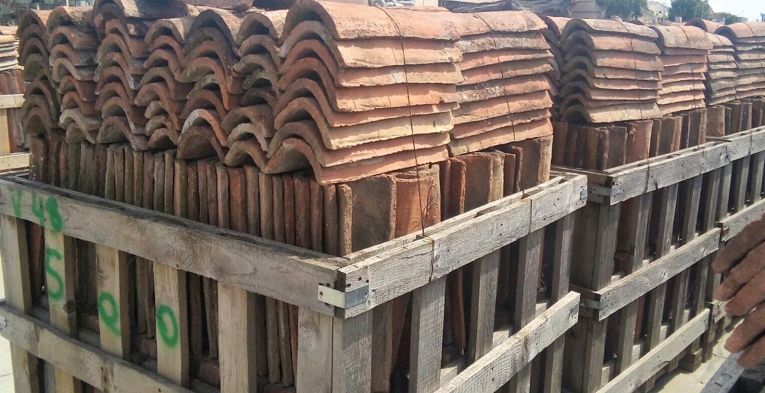 Frequently great numbers of old terracotta rooftiles. Selected and cleaned. Ready to pose.
 