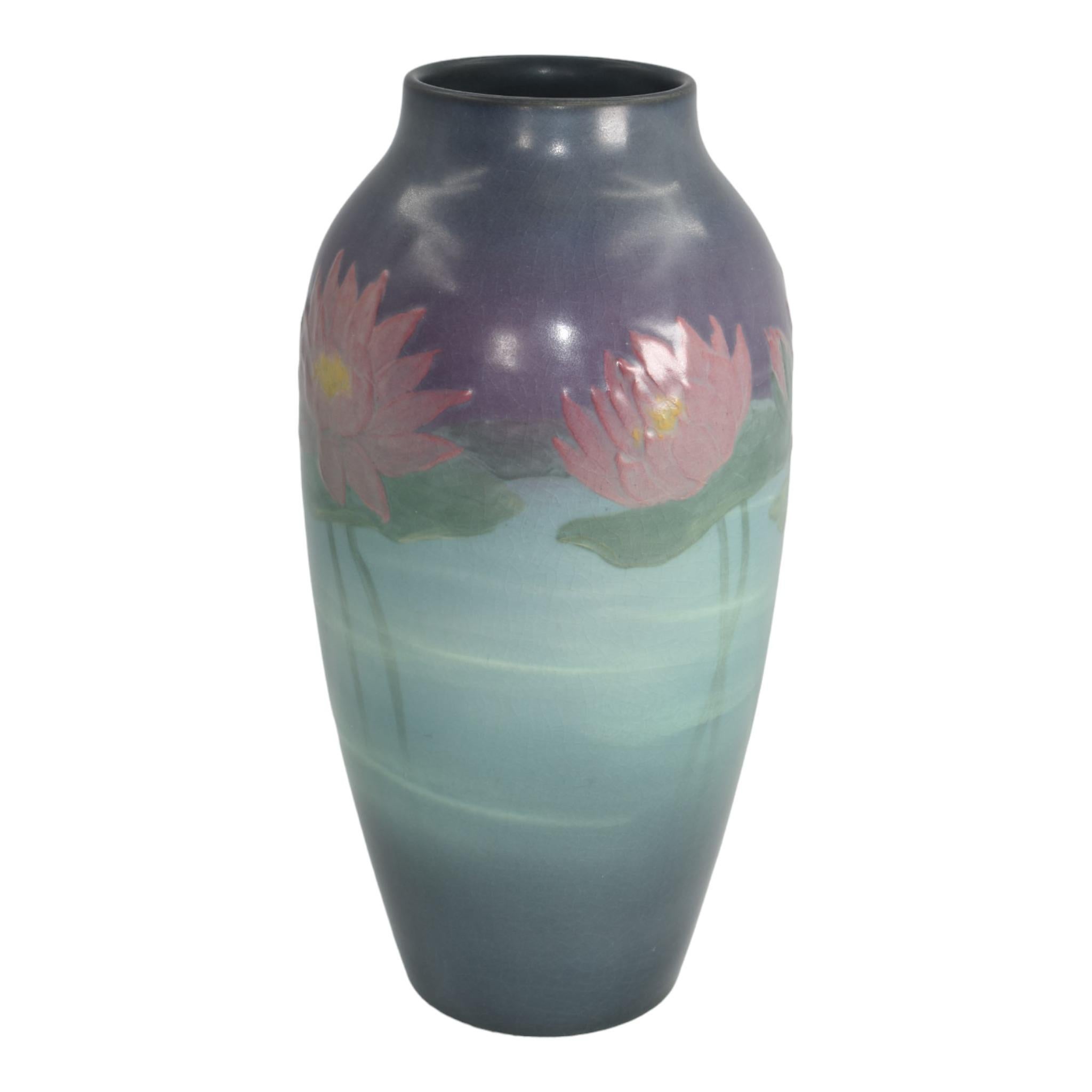 Début du 20ème siècle Vase à fleurs vintage Arts and Crafts Pottery de Rookwood 1925 977 (Hurley) en vente