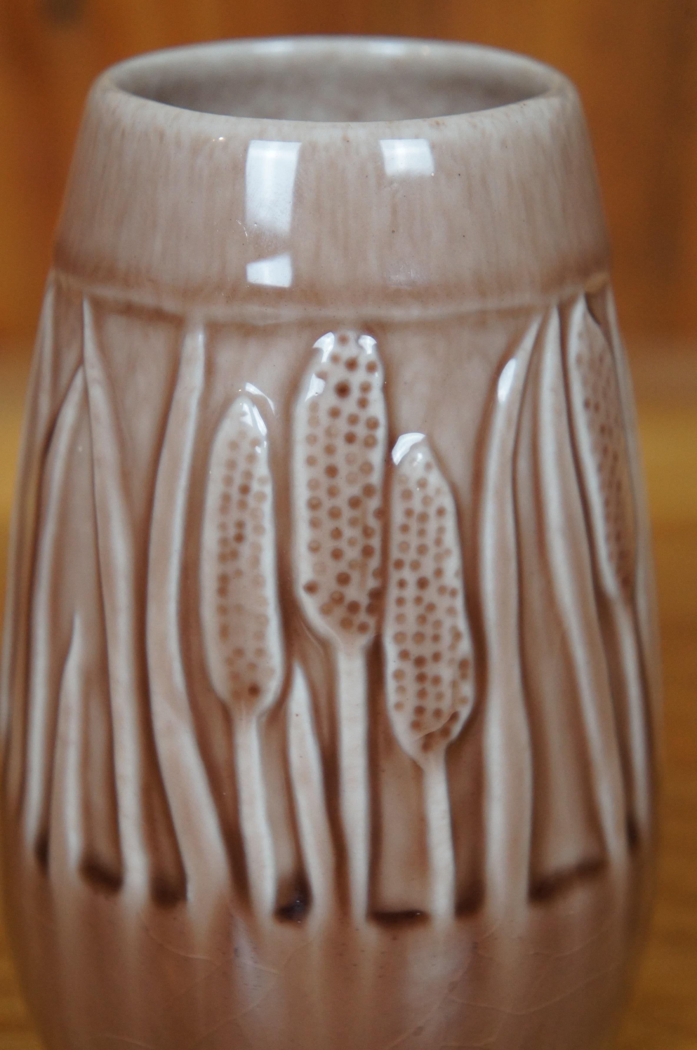 Rookwood 1949 XLIX 2592 Cattail Flower Vaso a bocciolo con smaltatura marrone 5
