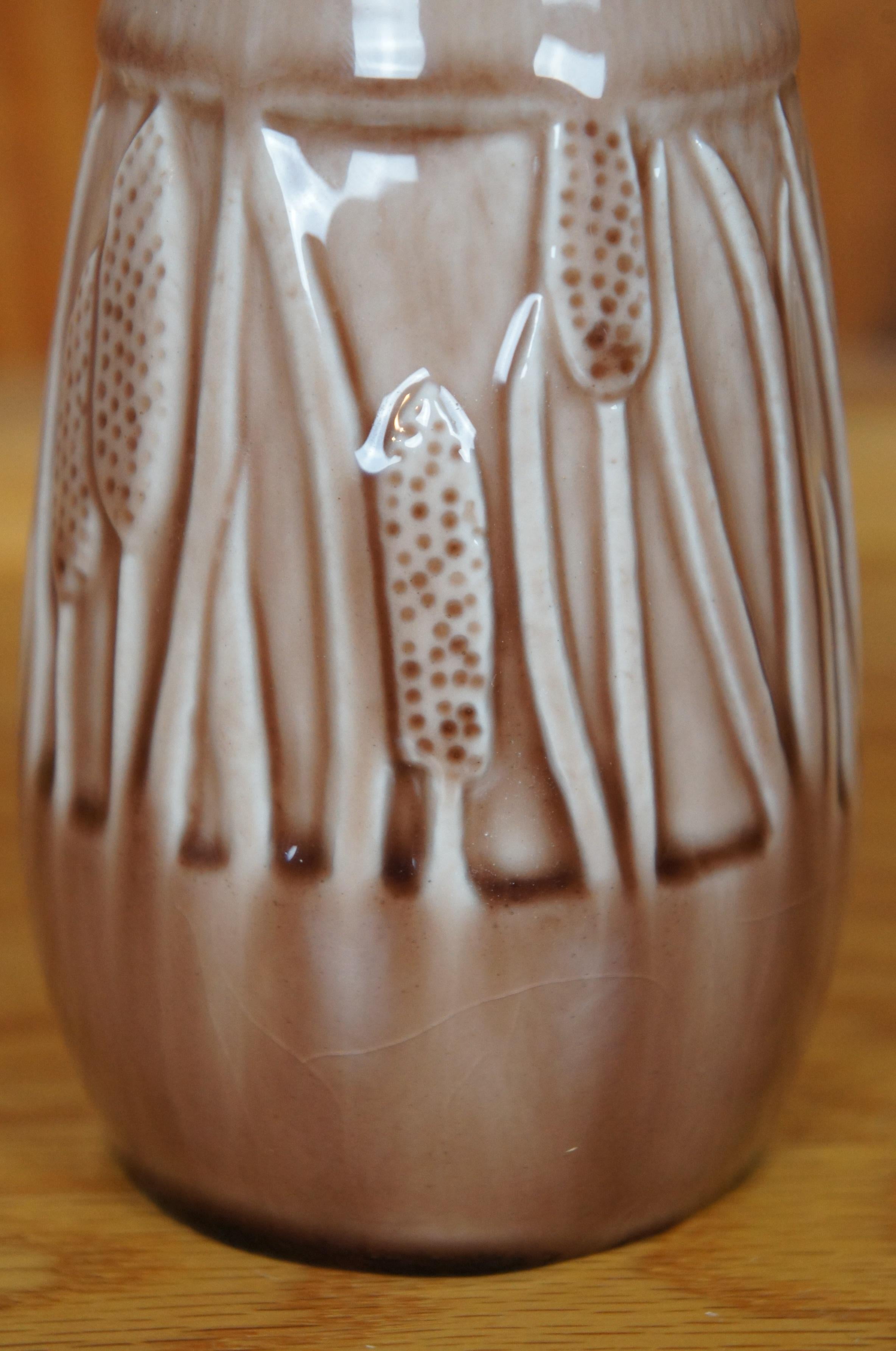 Rookwood 1949 XLIX 2592 Cattail Flower Vaso a bocciolo con smaltatura marrone 5