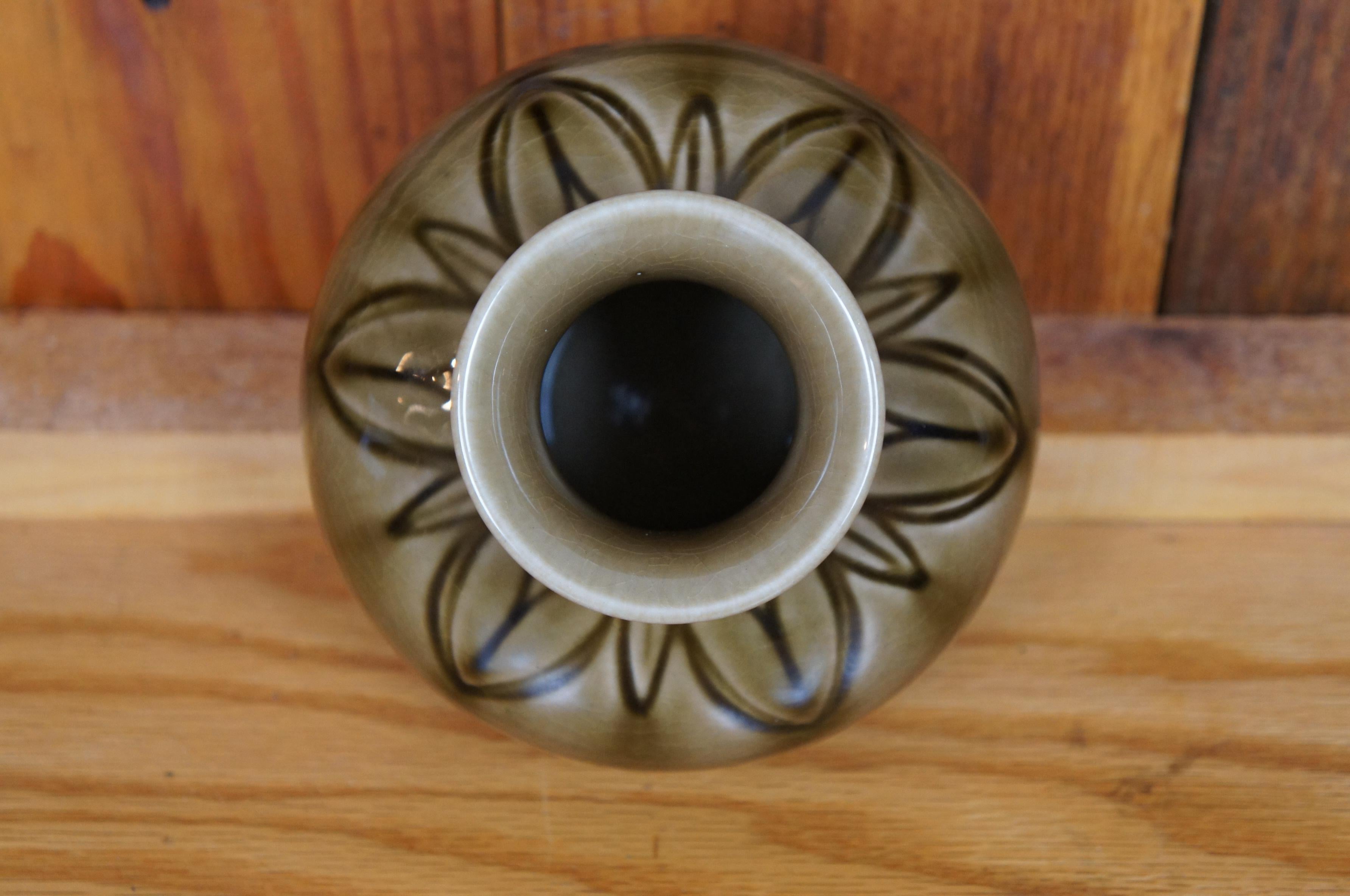 Americano Rookwood 1951 LI 7062 Vaso a bocciolo bulboso con smaltatura verde e marrone, 5