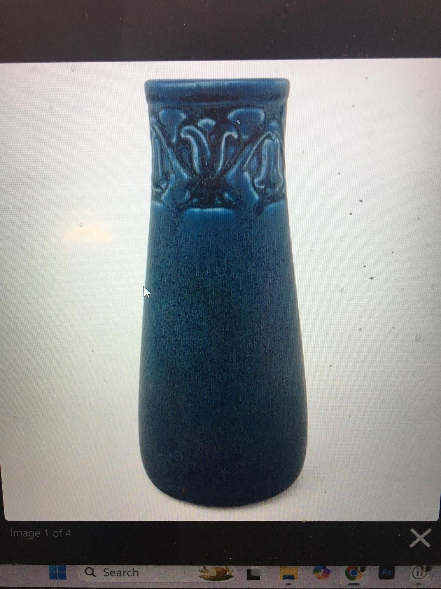 Jarrón de capullos con diseño de campanillas azules aéreas de Rookwood American Art Pottery c1928 artesano estadounidense en venta