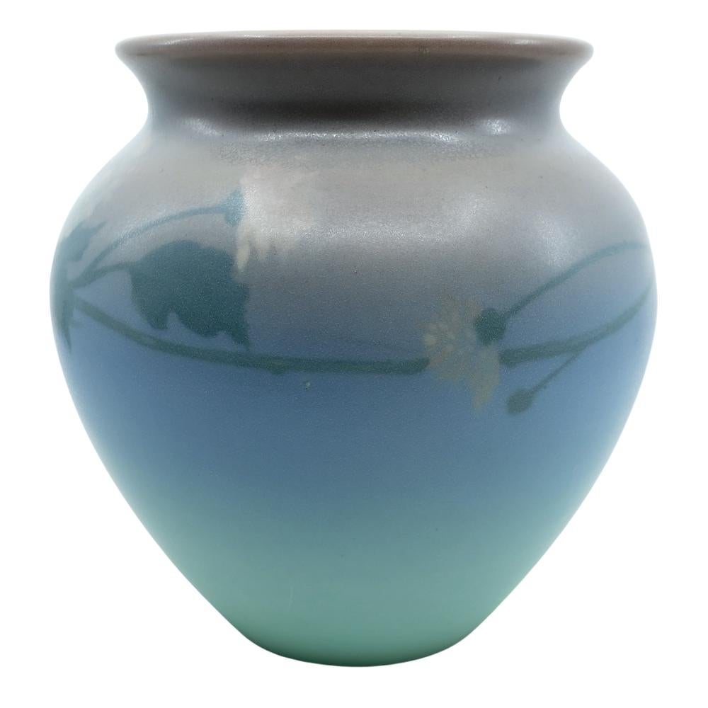 Américain Vase de poterie d'art américain Rookwood peint à la main à motifs floraux - Edward Diers MINT 1927 en vente