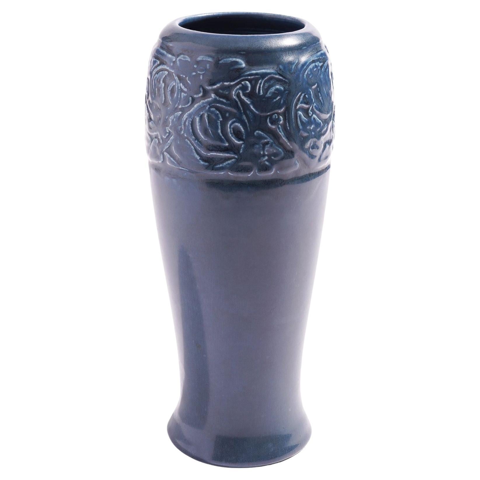 Rookwood Keramikvase in Blau, 1920 im Angebot
