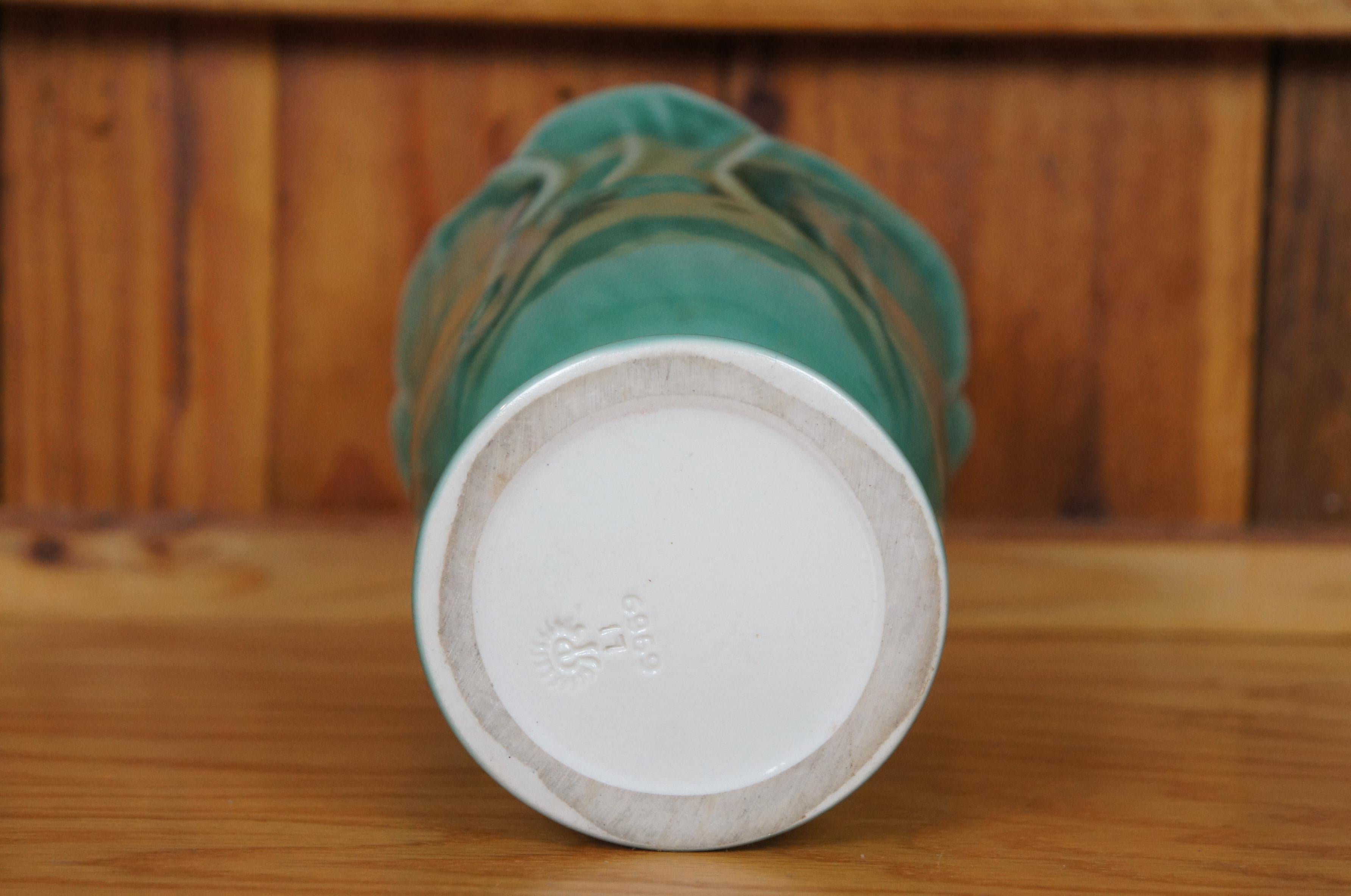 Metà XX secolo Rookwood Pottery 1951 LI 6969 Vaso di fiori con piede Urna 8