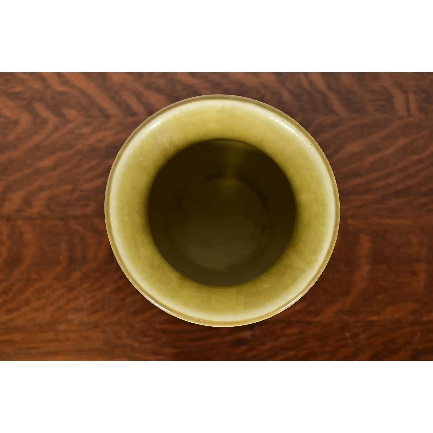 Rookwood Pottery Arts & Crafts Vase aus glasierter Keramik und Kunstkeramik, 1925 (Frühes 20. Jahrhundert) im Angebot