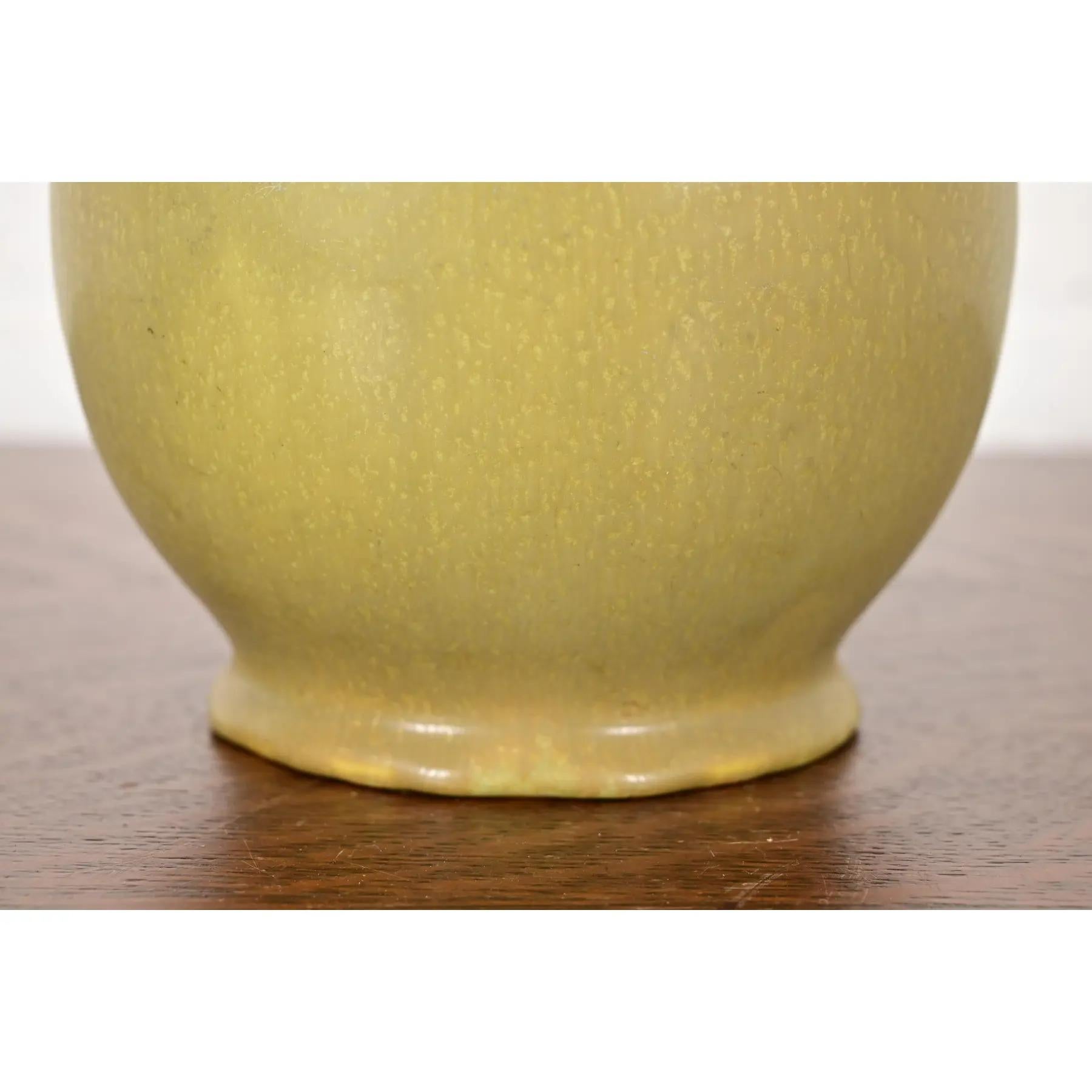 Rookwood Pottery Arts & Crafts Vase aus glasierter Keramik und Kunstkeramik, 1925 im Angebot 3