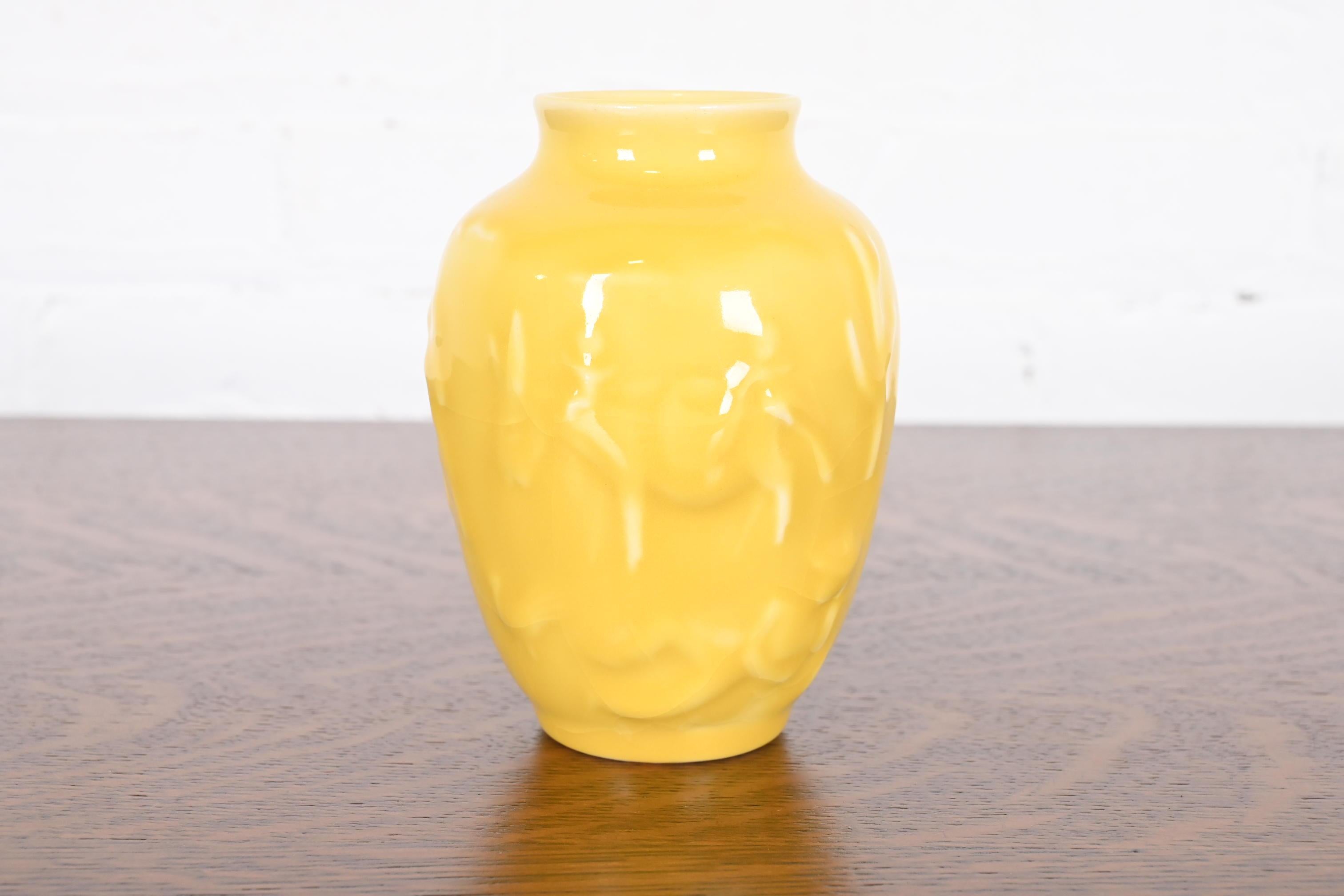 Rookwood Pottery Arts & Crafts Vase aus glasierter Keramik und Kunstkeramik, 1947 (Arts and Crafts) im Angebot