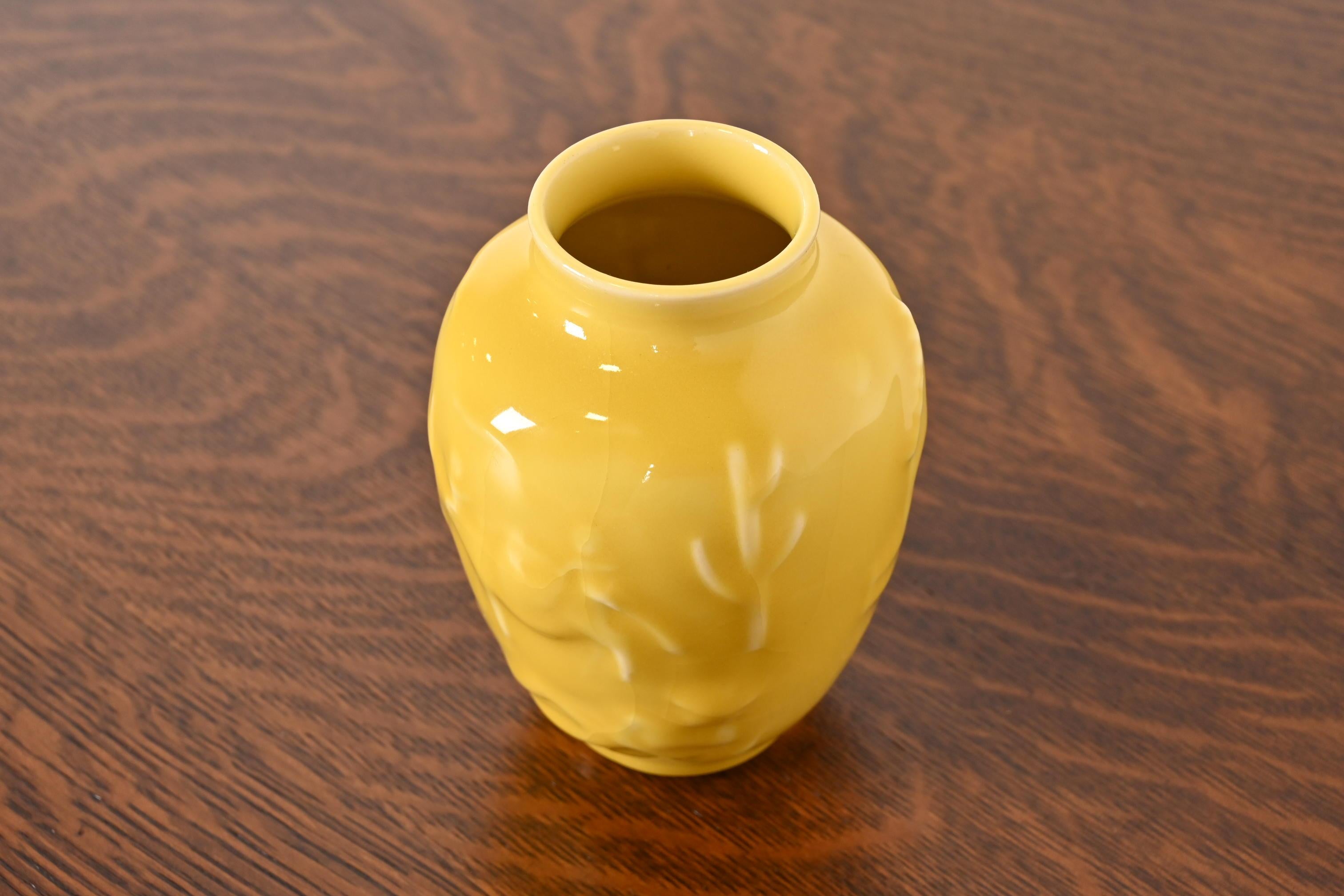 Rookwood Pottery Arts & Crafts Vase aus glasierter Keramik und Kunstkeramik, 1947 (amerikanisch) im Angebot