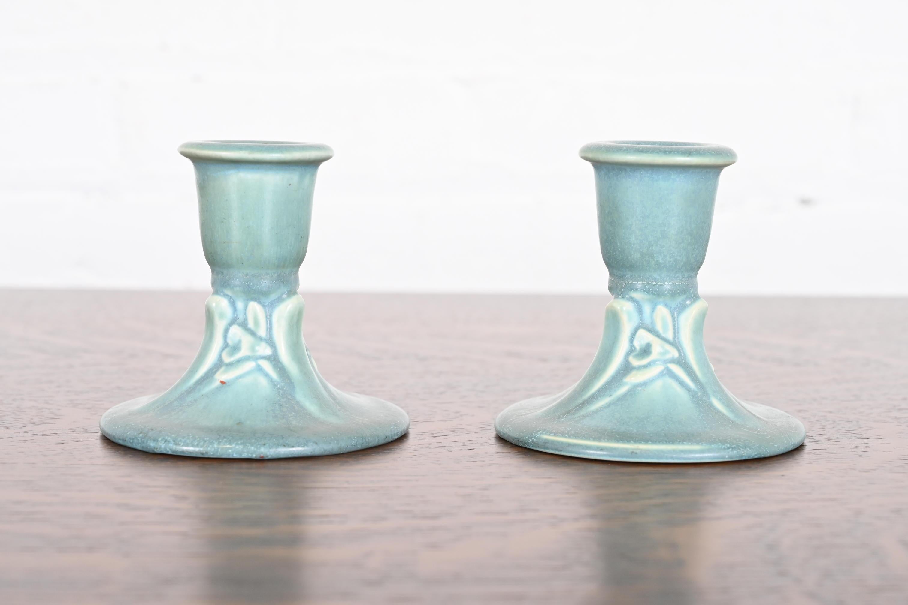 Arts and Crafts Bougeoirs Arts & Crafts en céramique émaillée Rookwood Pottery, 1946 en vente