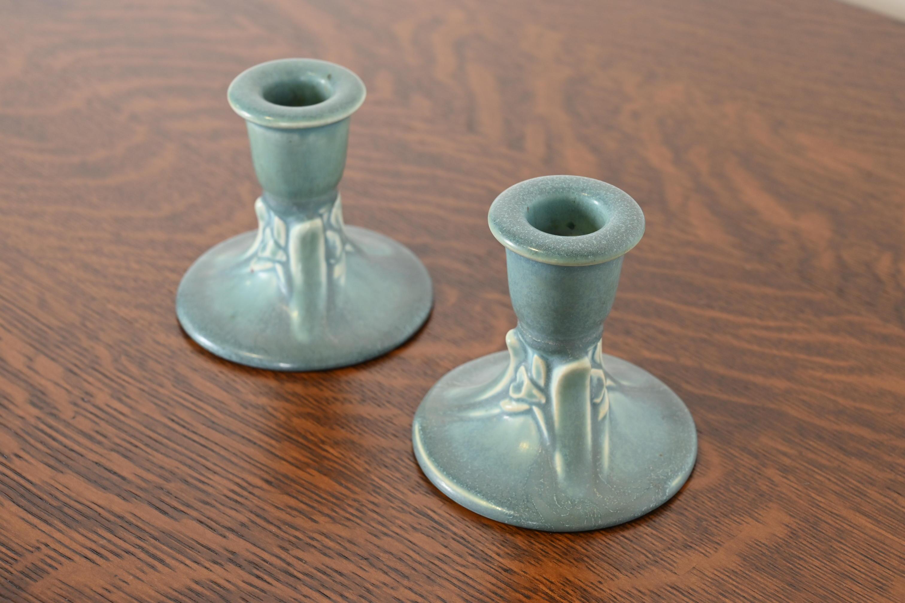 Américain Bougeoirs Arts & Crafts en céramique émaillée Rookwood Pottery, 1946 en vente