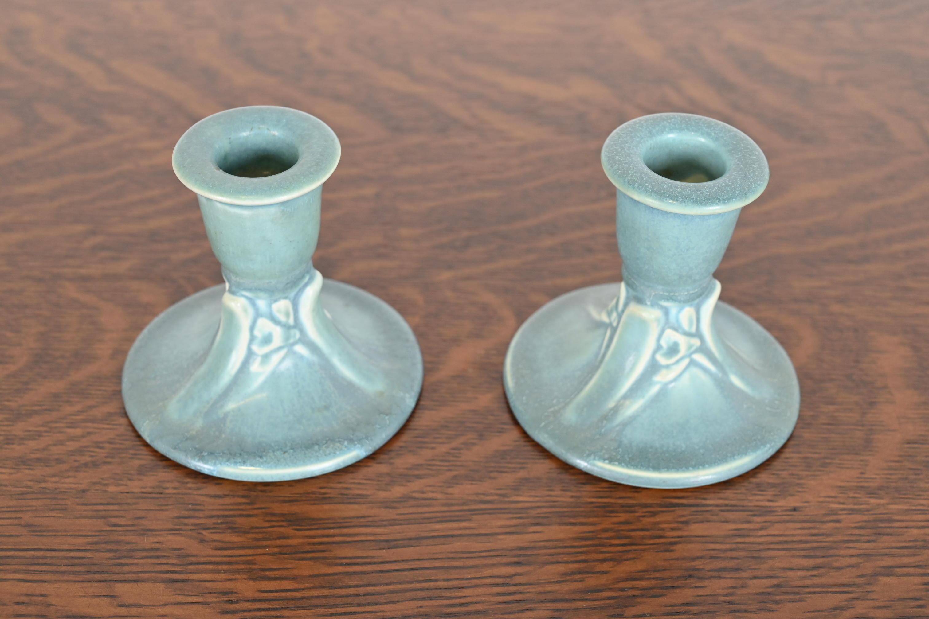 Céramique Bougeoirs Arts & Crafts en céramique émaillée Rookwood Pottery, 1946 en vente