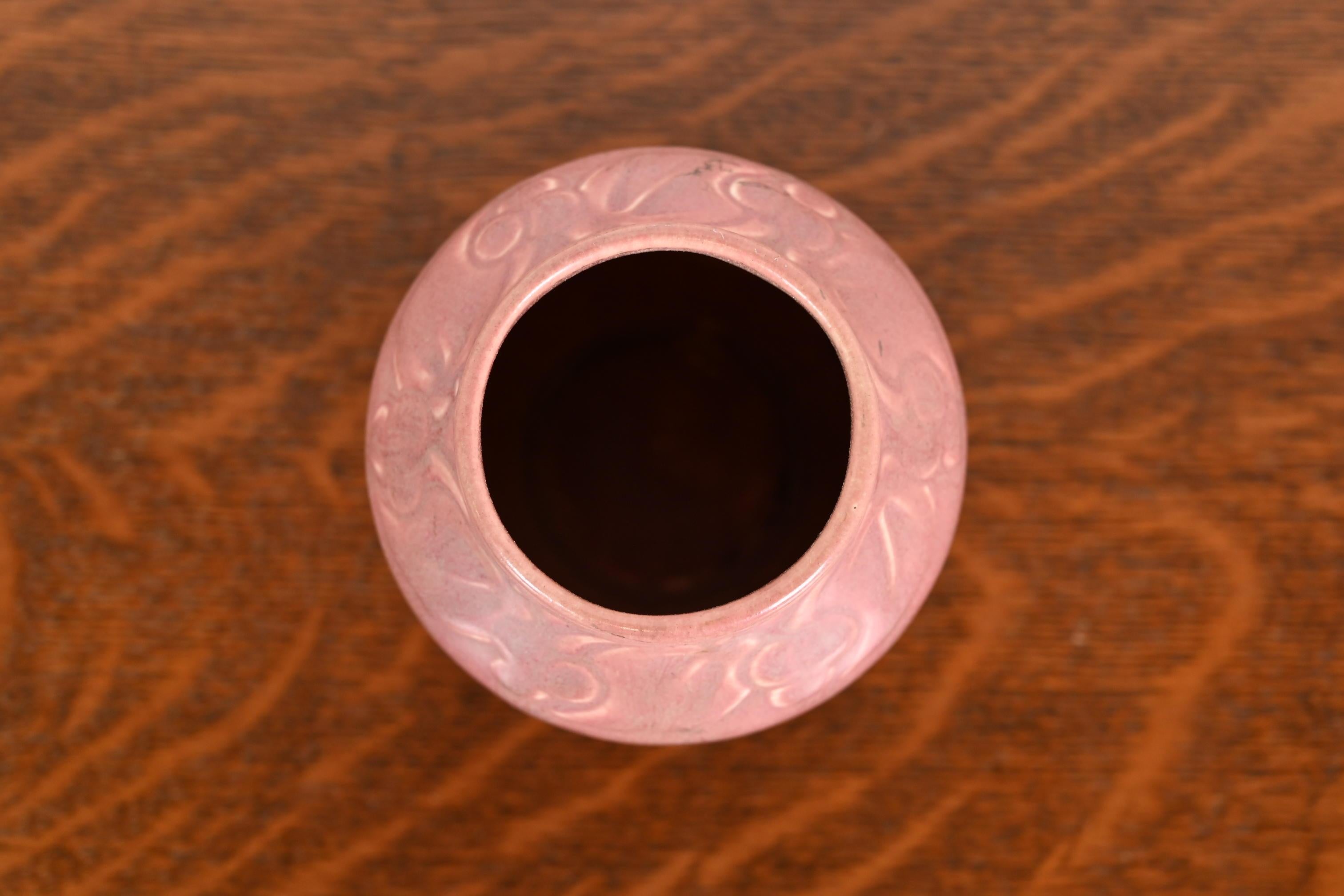 Rookwood Pottery Arts & Crafts glasierte Keramikvase mit Blumendekor aus Keramik mit Blumenmotiv, 1927 1