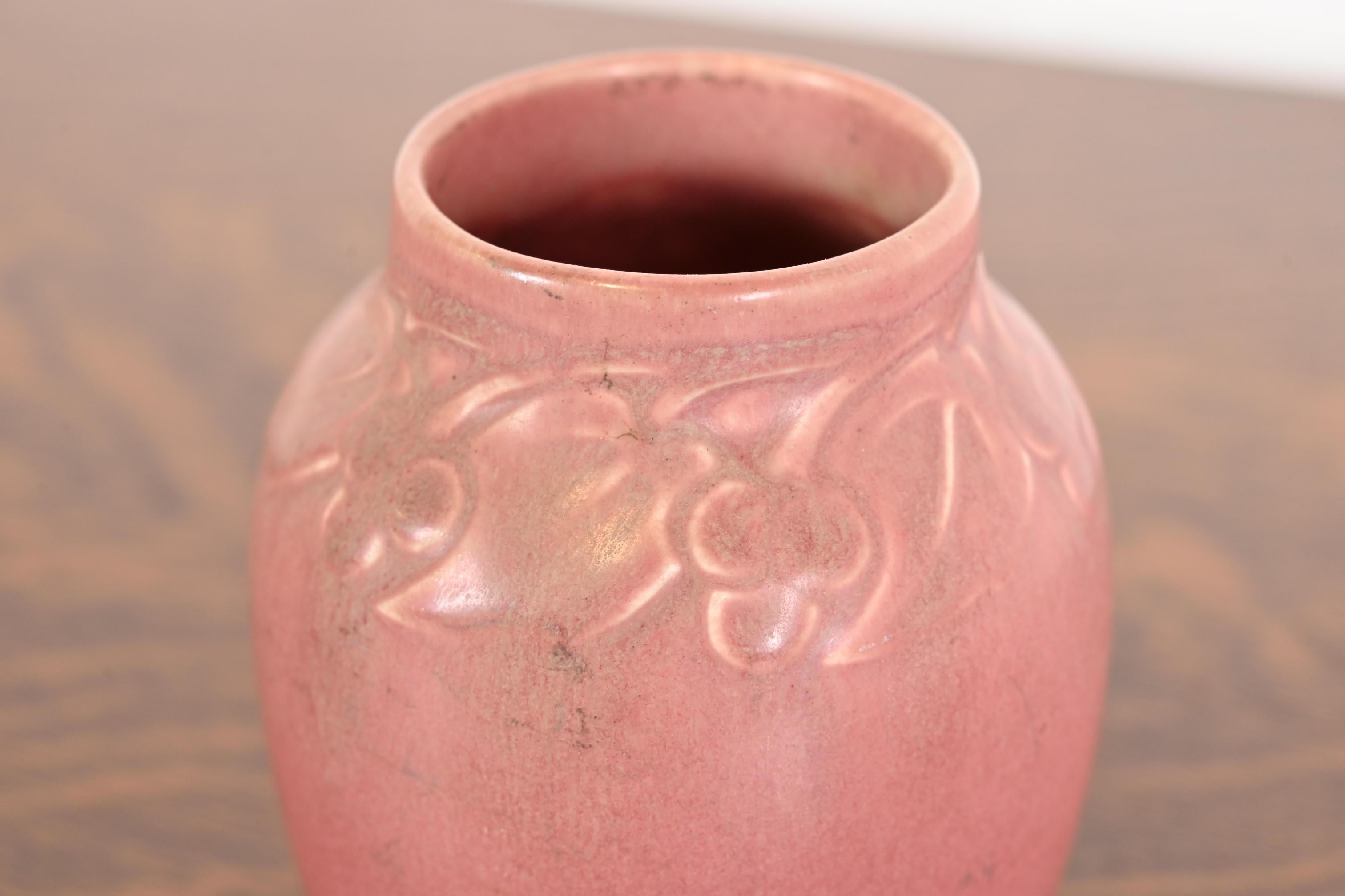 Rookwood Pottery Arts & Crafts glasierte Keramikvase mit Blumendekor aus Keramik mit Blumenmotiv, 1927 2