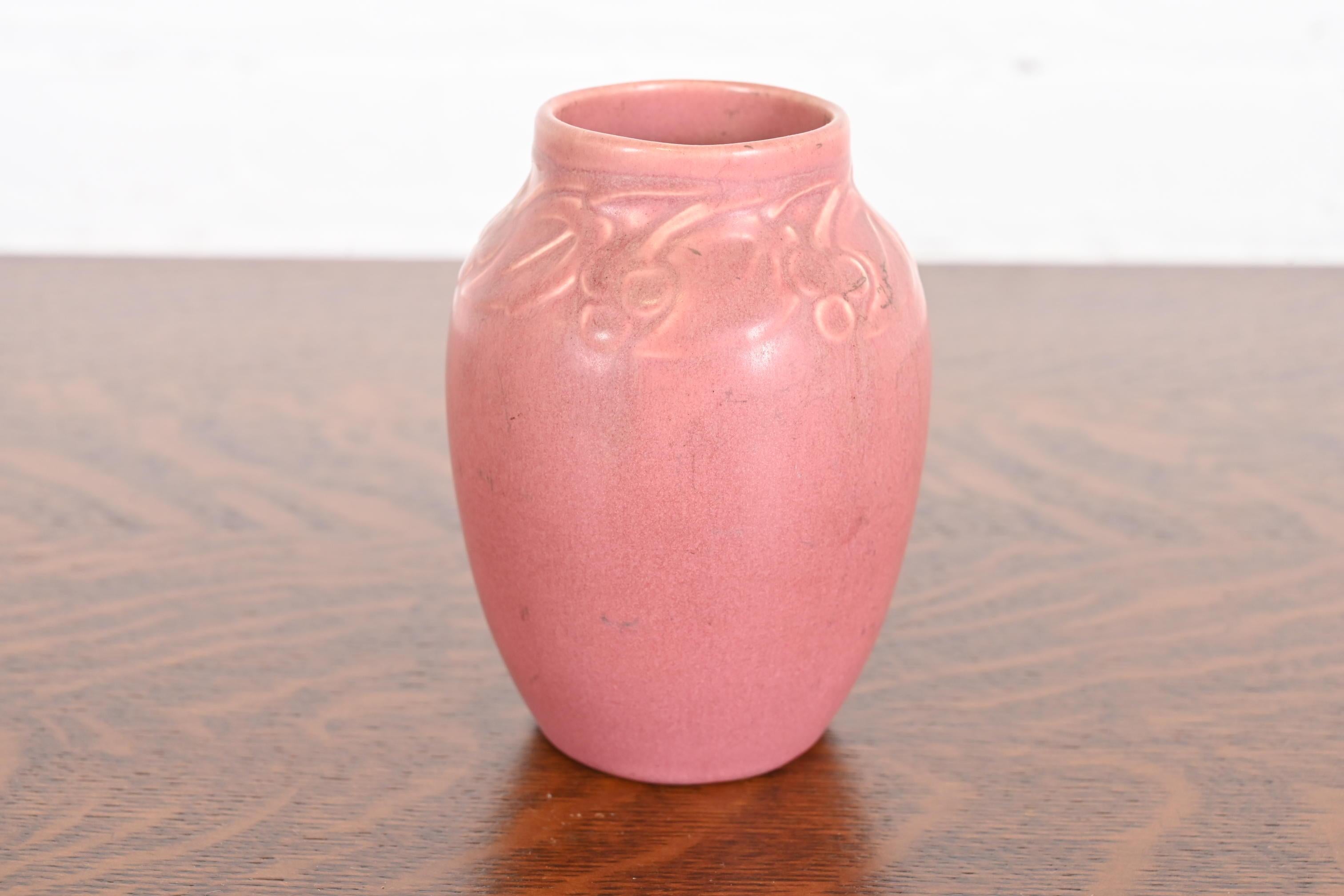 Rookwood Pottery Arts & Crafts glasierte Keramikvase mit Blumendekor aus Keramik mit Blumenmotiv, 1927 3
