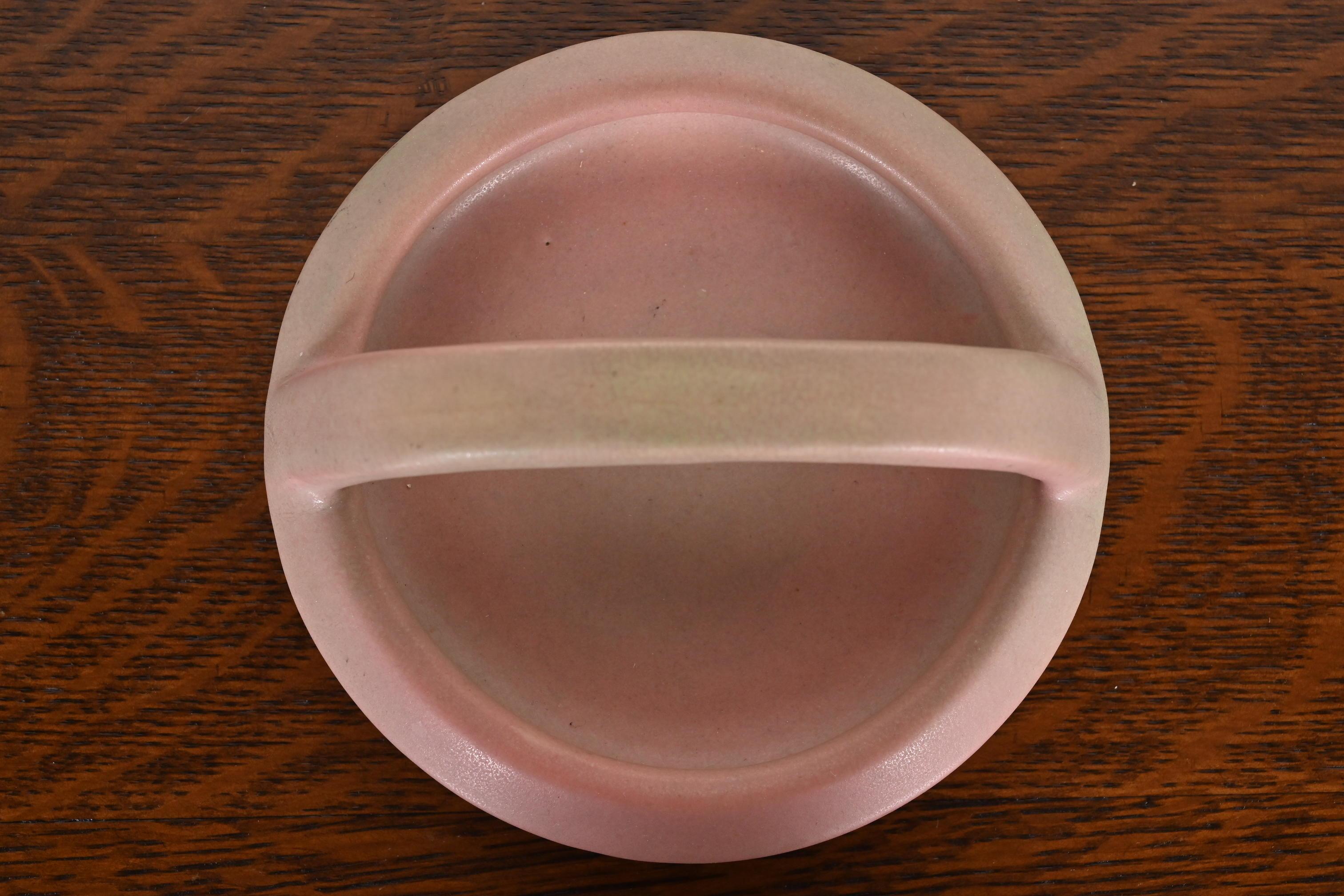 Early 20th Century Rookwood Pottery Arts & Crafts Glazed Ceramic Pink Handled Bowl or Ashtray, 1919 For Sale