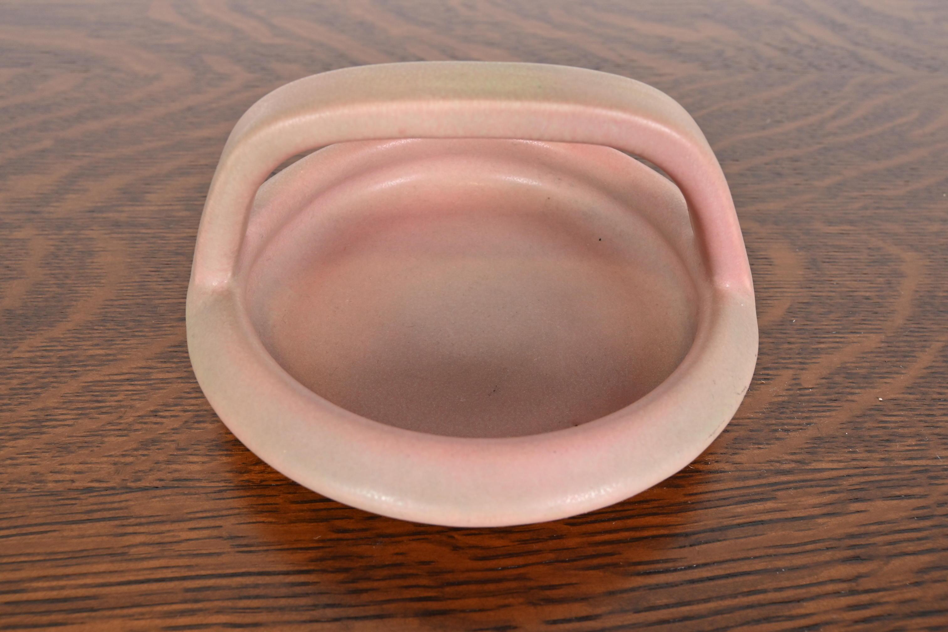 Rookwood Pottery Arts & Crafts Glazed Ceramic Pink Handled Bowl or Ashtray, 1919 For Sale 1