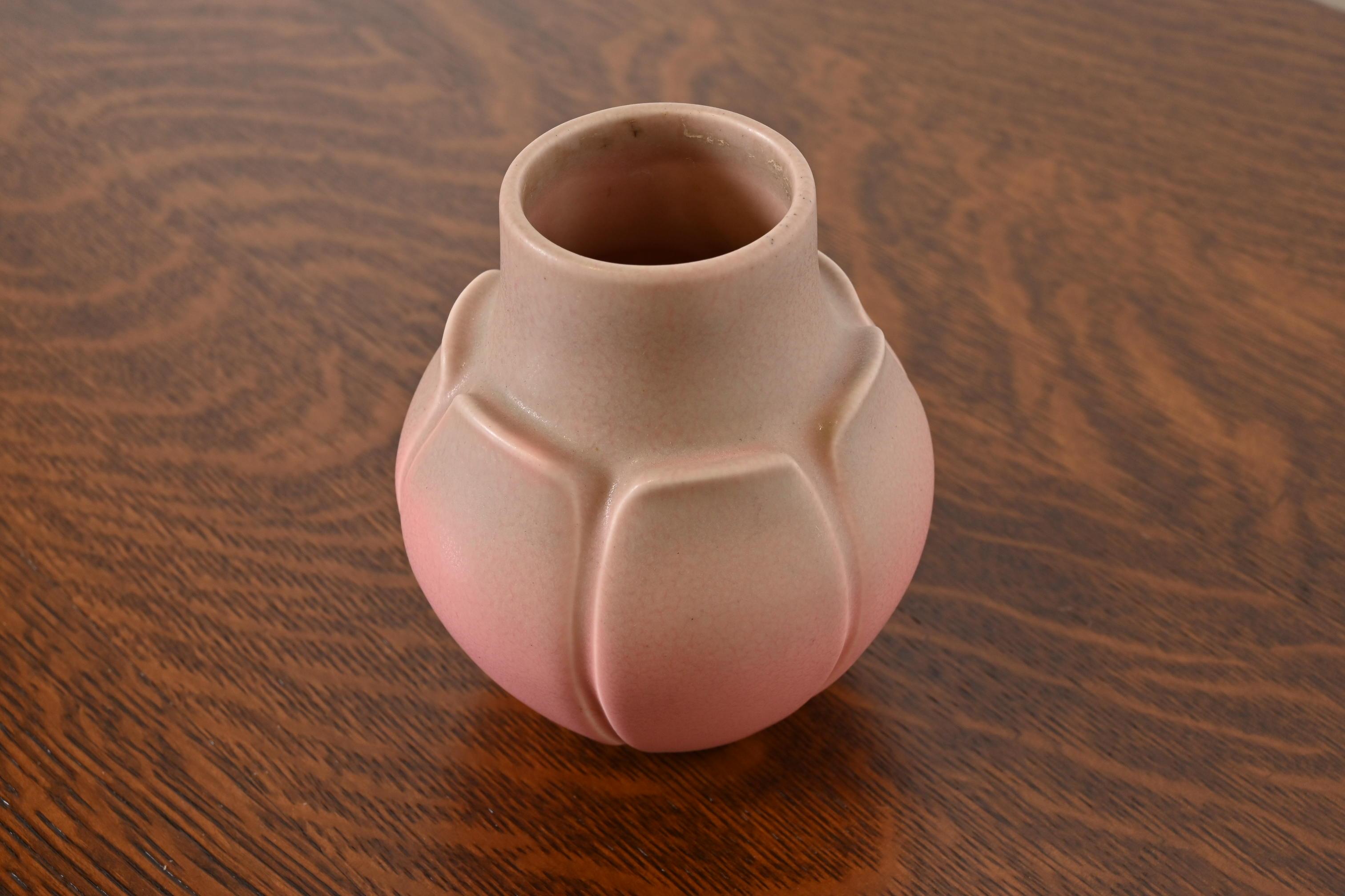Arts and Crafts Vase en céramique émaillée Arts & Crafts de Rookwood Pottery, 1927