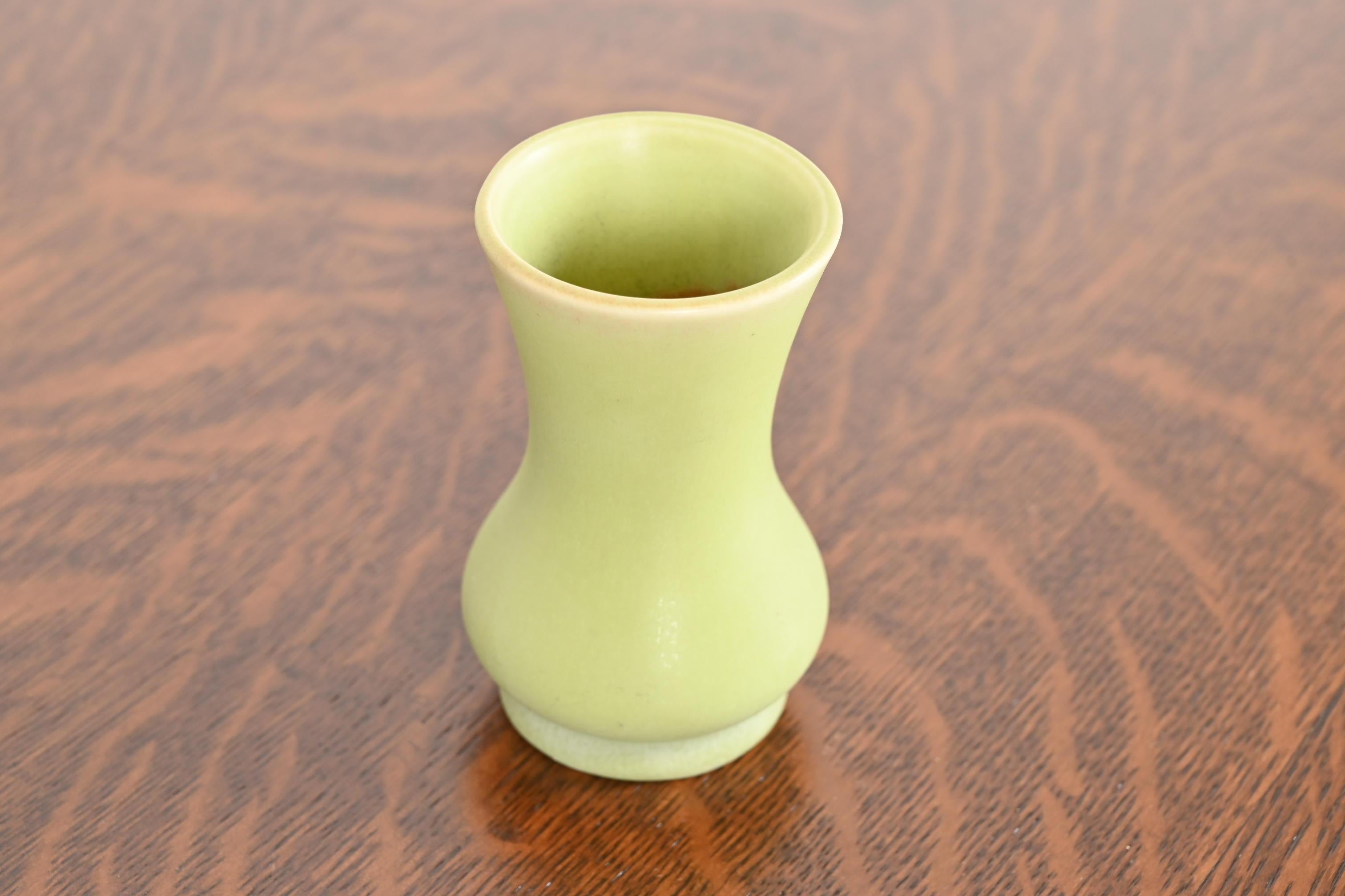 Rookwood Pottery Arts & Crafts Glazed Ceramic Vase, 1930 In Good Condition For Sale In South Bend, IN