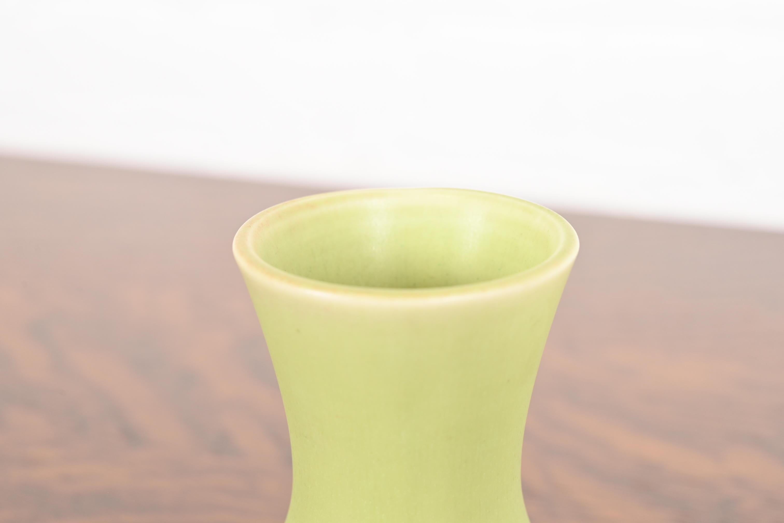 Rookwood Pottery Arts & Crafts Glazed Ceramic Vase, 1930 For Sale 2