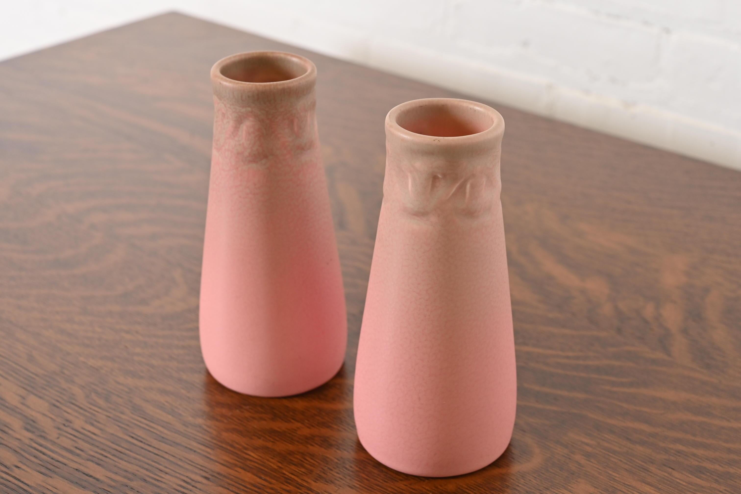 Rookwood Pottery Arts & Crafts Vasen aus glasierter Keramik, 1930 (Arts and Crafts) im Angebot