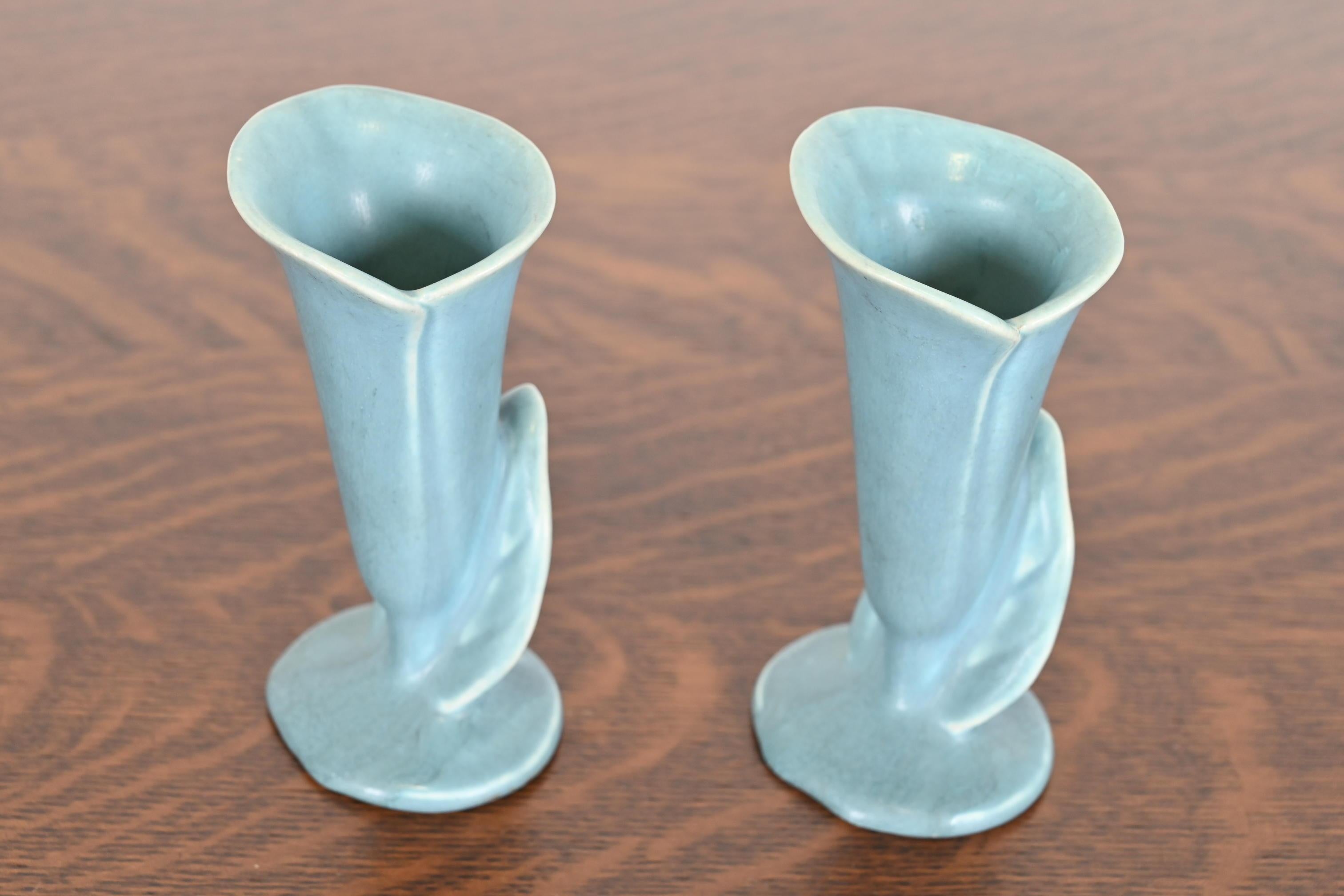 Metà XX secolo Vasi in ceramica smaltata Rookwood Pottery Arts & Crafts, 1949 in vendita