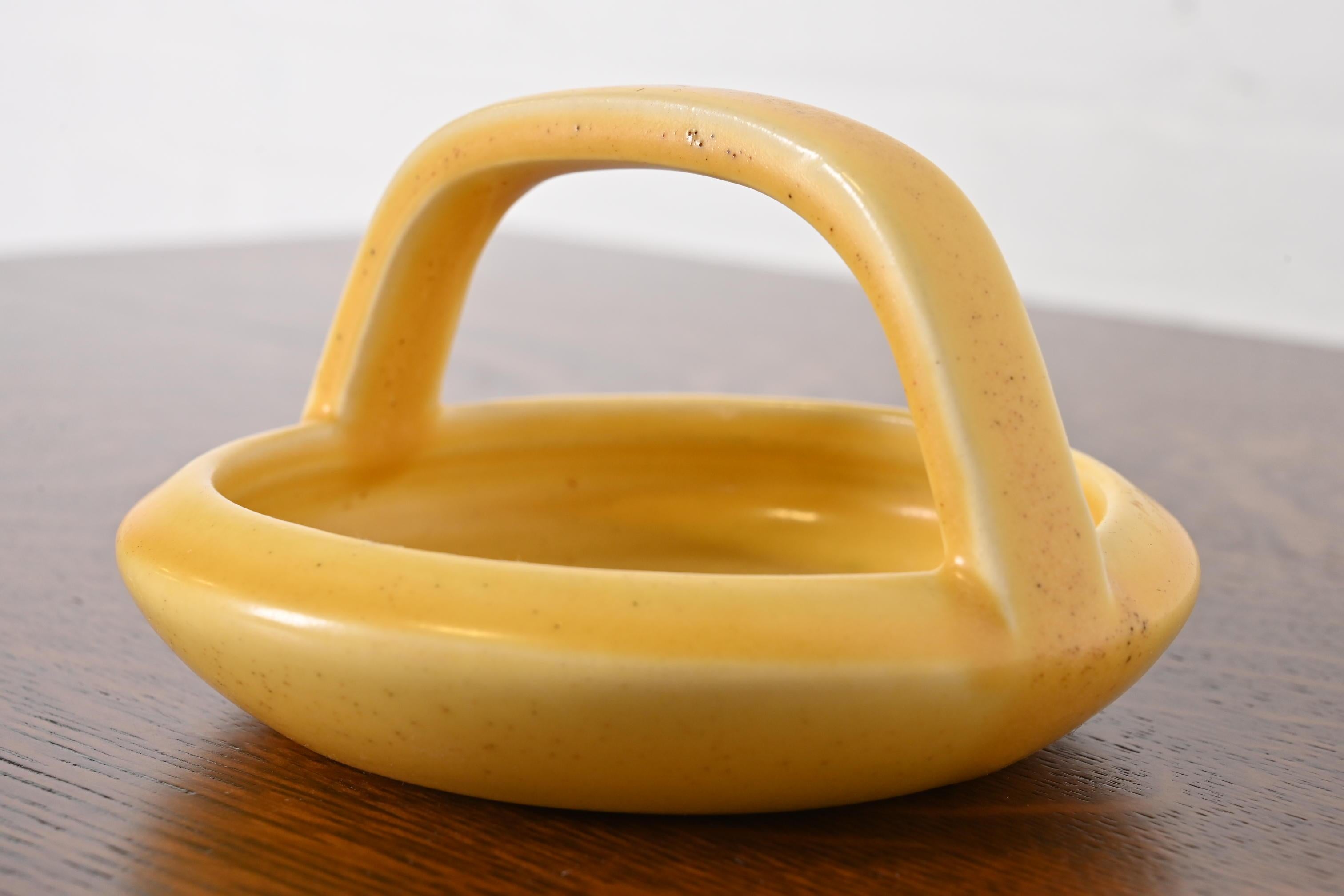 Rookwood Pottery Arts & Crafts Glazed Ceramic Yellow Handled Bowl or Ashtray In Good Condition For Sale In South Bend, IN