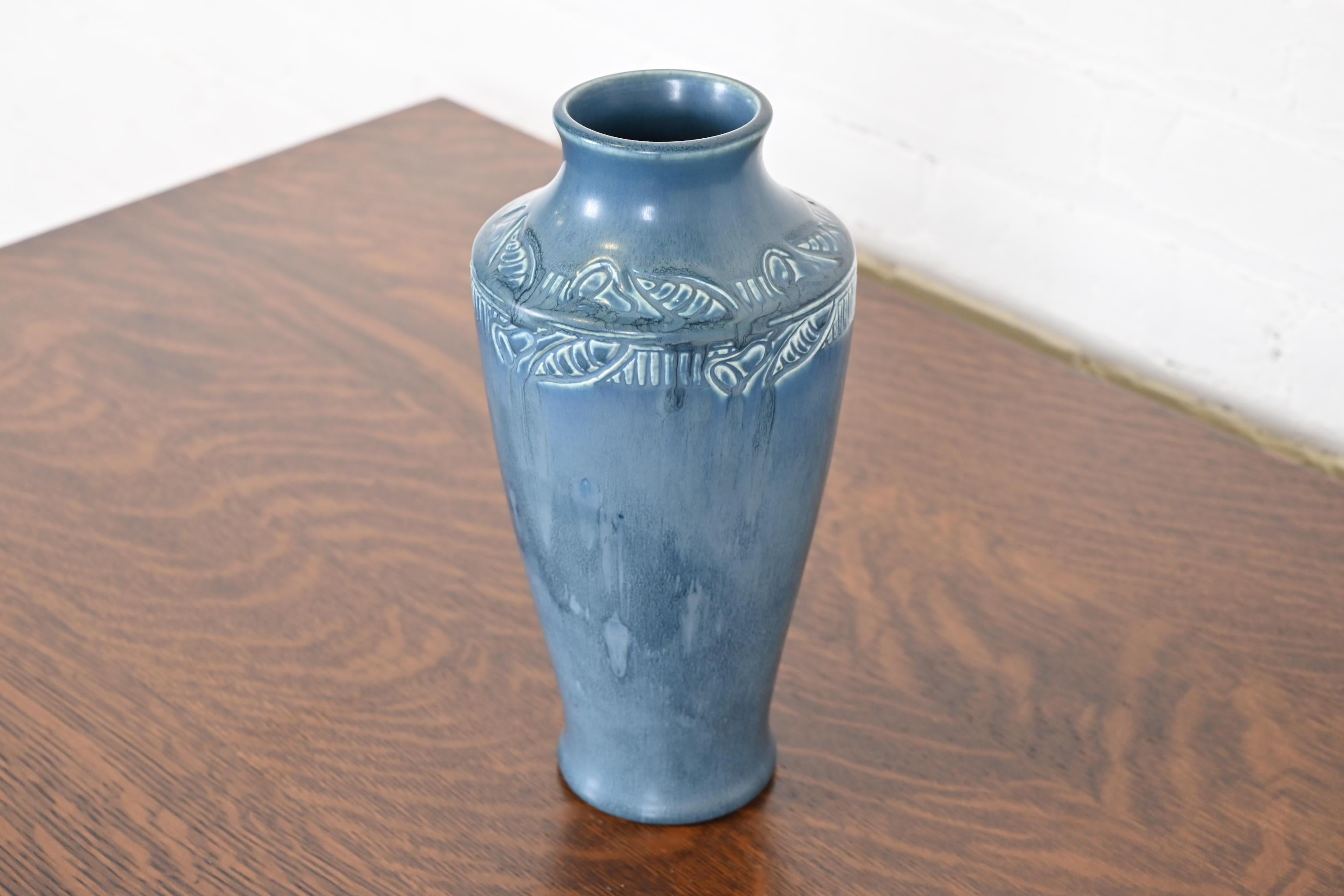 Rookwood Pottery Arts & Crafts Large Glazed Ceramic Floral Decorated Vase, 1919 In Good Condition For Sale In South Bend, IN