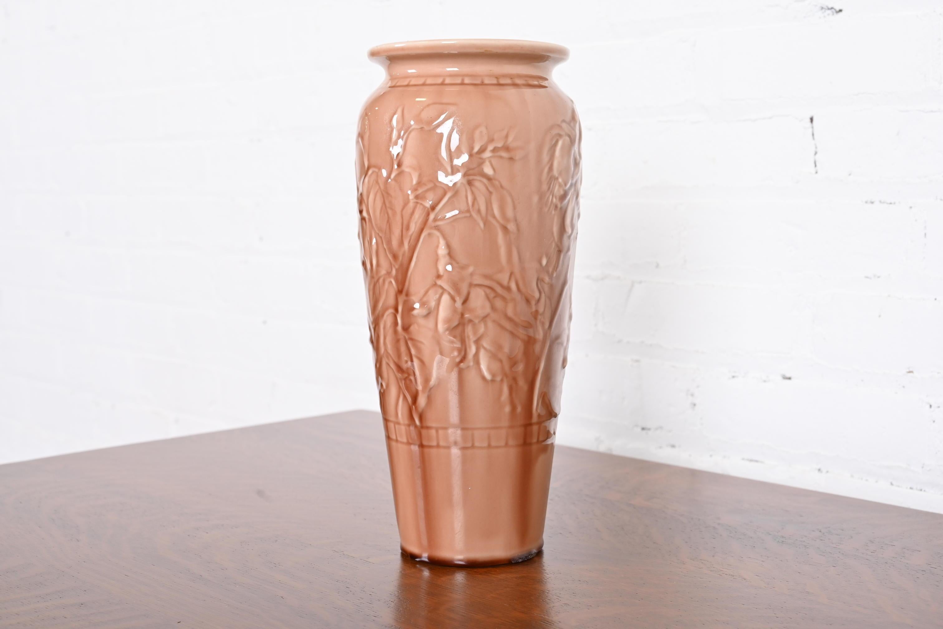 Grand vase en céramique émaillée décoré de nénuphar de Rookwood Pottery Arts & Crafts, 1944 Bon état - En vente à South Bend, IN