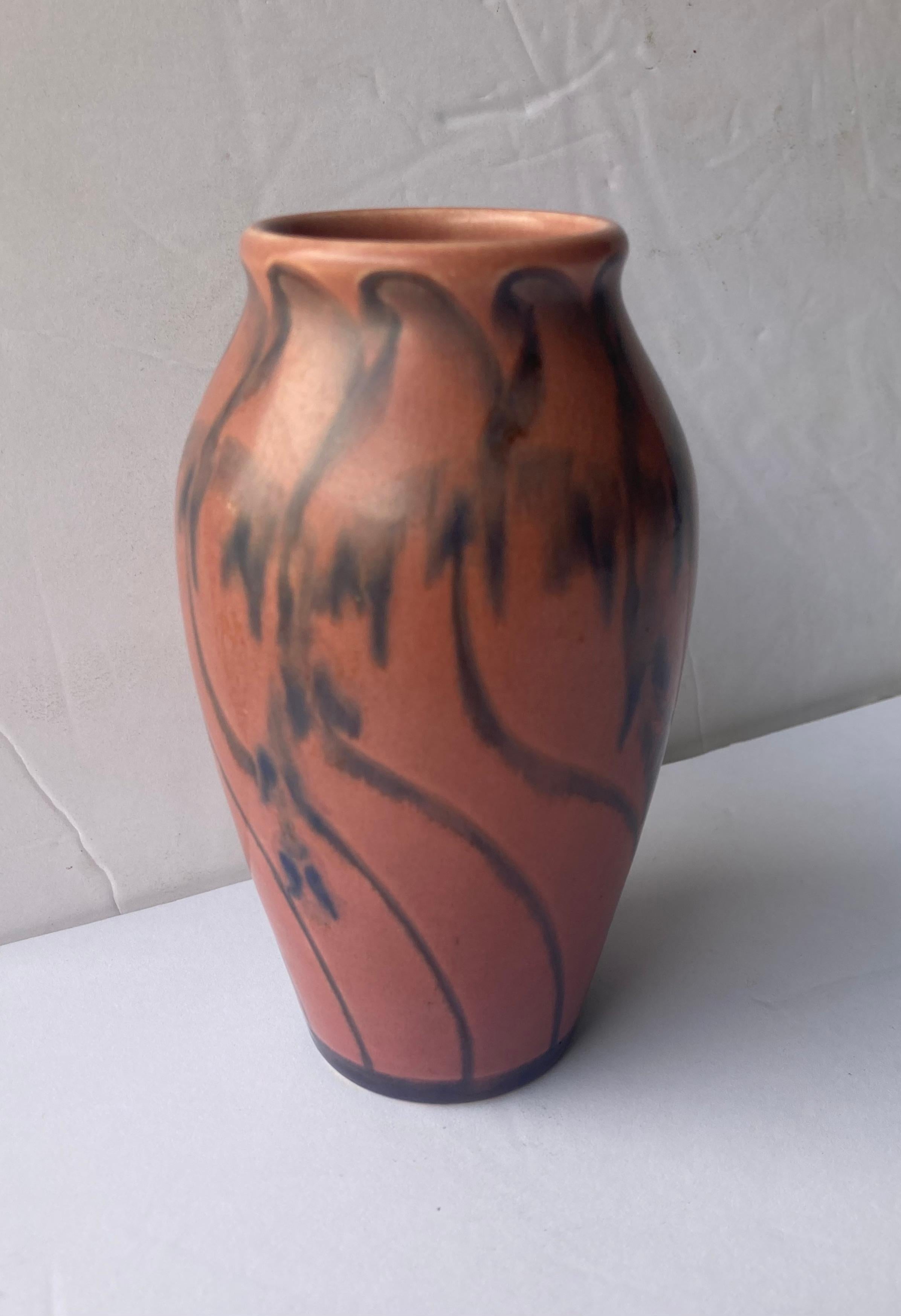 Rookwood pottery/ceramic vase signed/date , Charles S Todd . In Excellent Condition For Sale In Los Angeles, CA