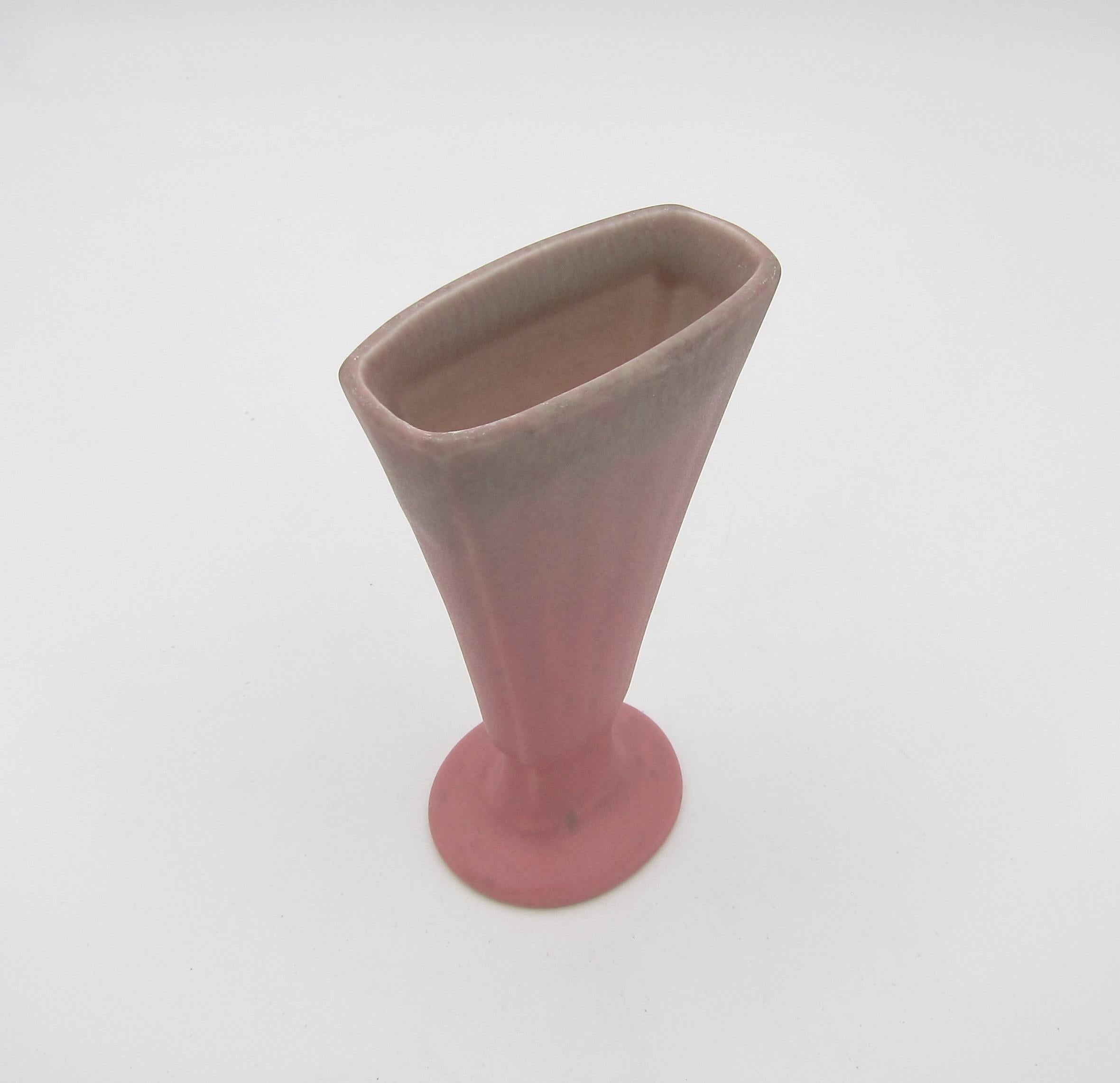 Rookwood Pottery Fan Vase, 1927 In Good Condition For Sale In Los Angeles, CA
