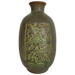 Vase aus Rookwood-Keramik mit matter Glasur von Clara Lindeman 