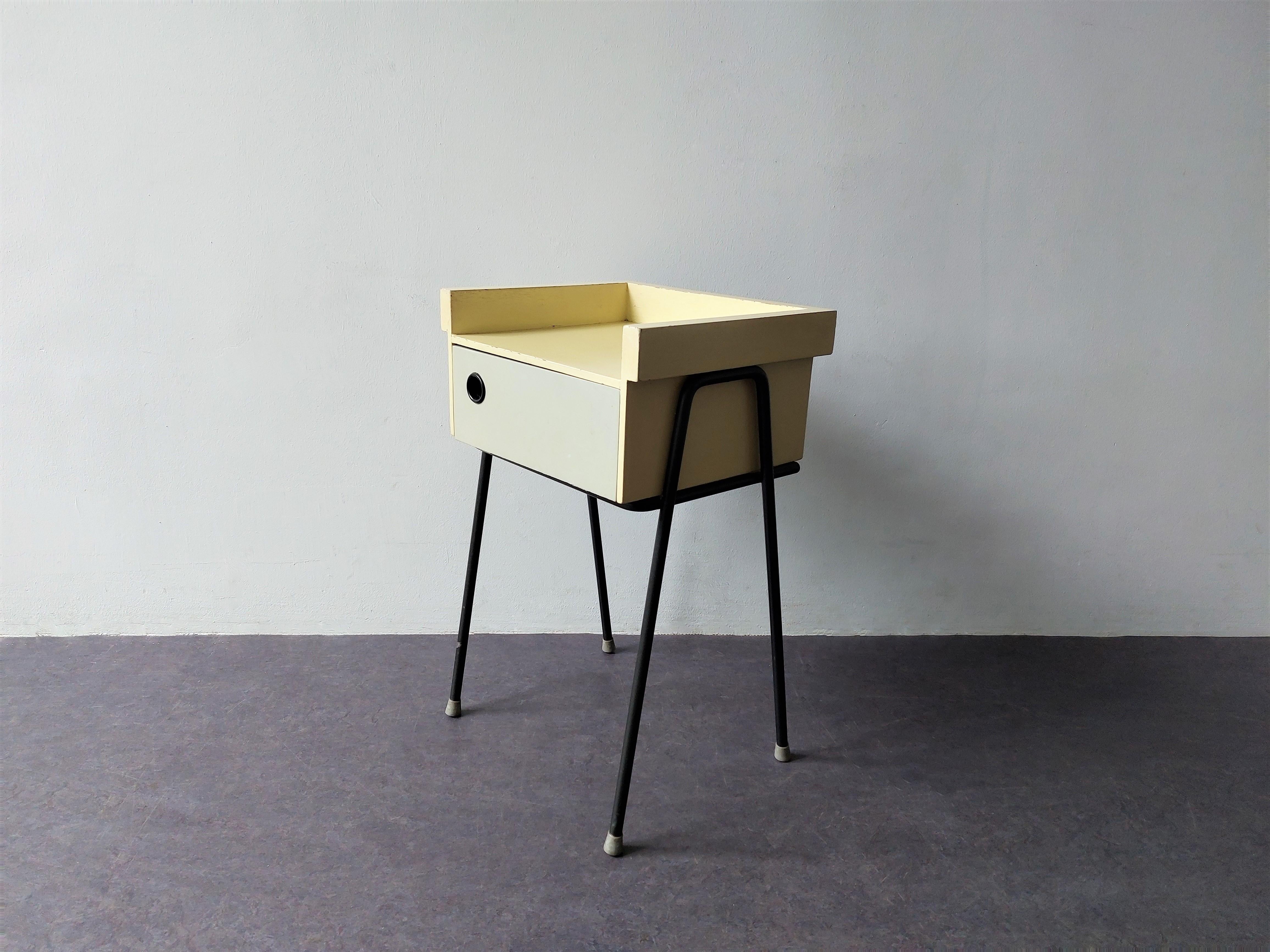 This rare nightstand was designed by Rob Parry for the former and renowned Dutch bed manufacturer DICO in the 1950's. It is part of the 'Kamer '56 (translated: Room '56) serie. The pastel colours and contrasting black details makes this piece a true