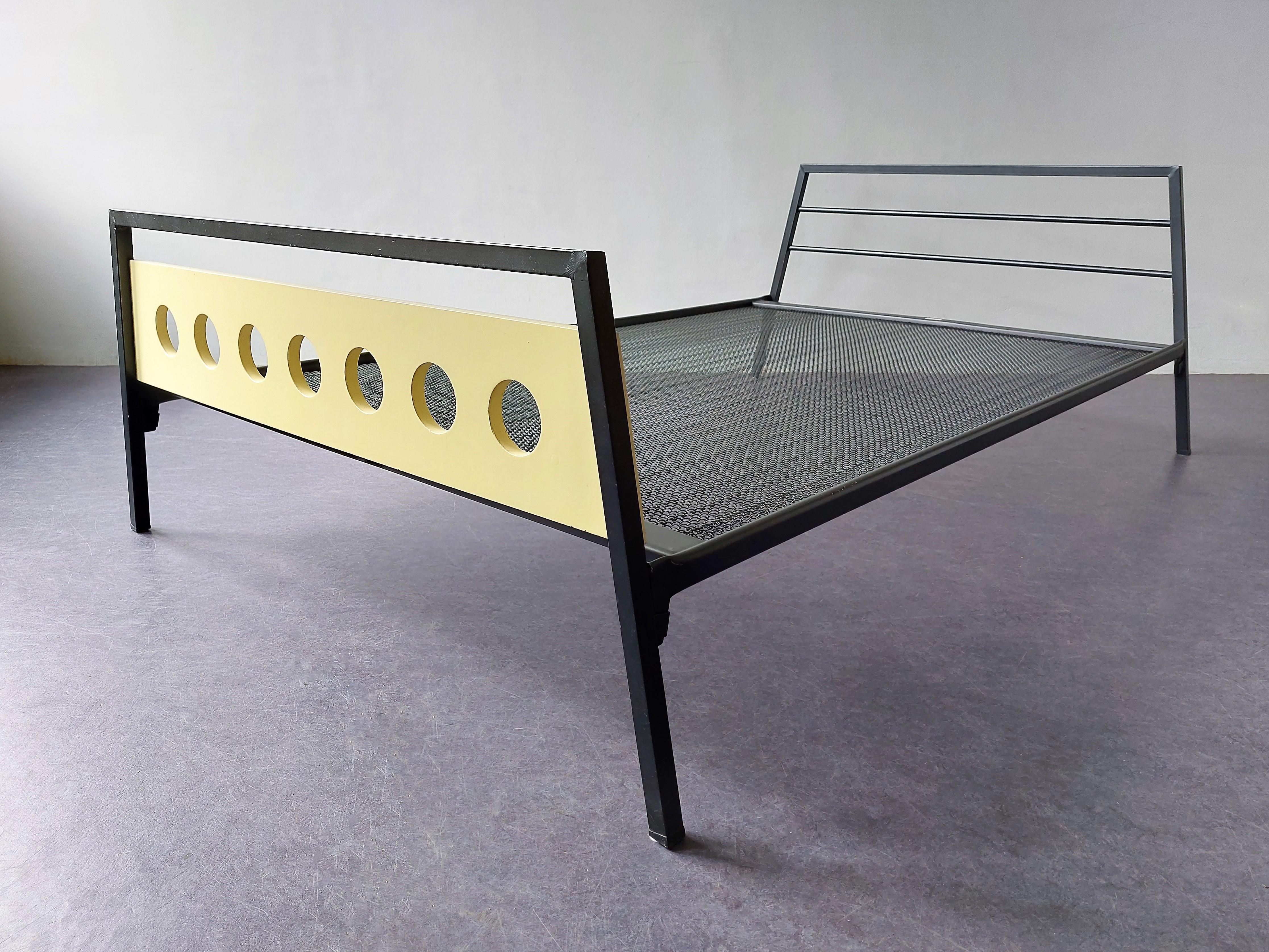 This stunning bed is designed by Rob Parry and Emile Truijen and is made by the former and renowned Dutch bed manufacturer DICO in the 1950's. It is part of the 'Kamer 56' (translated: Room '56) serie. The bed spring is held by 2 black lacquered