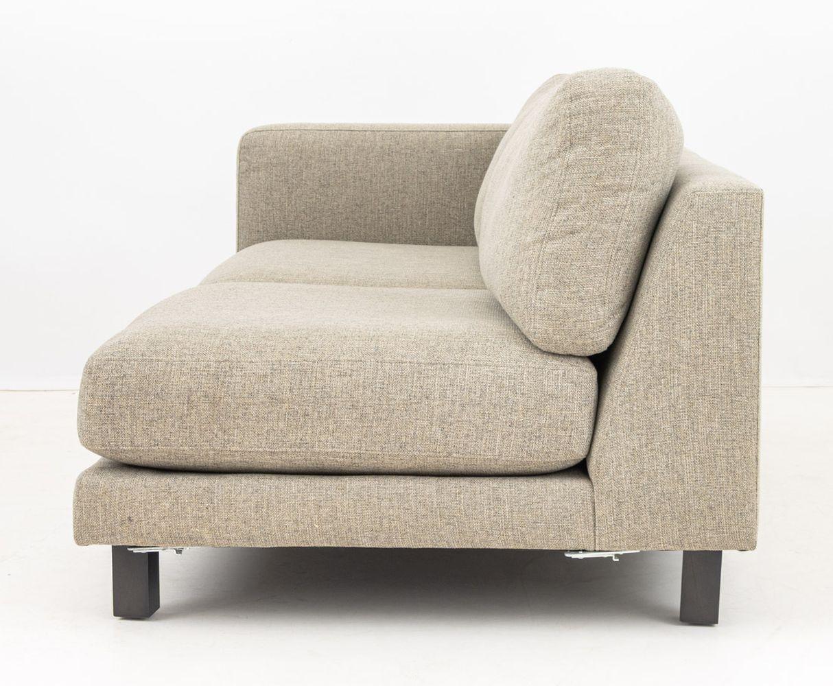 Moderne Room and Board - Canapé d'évanouissement rembourré en vente