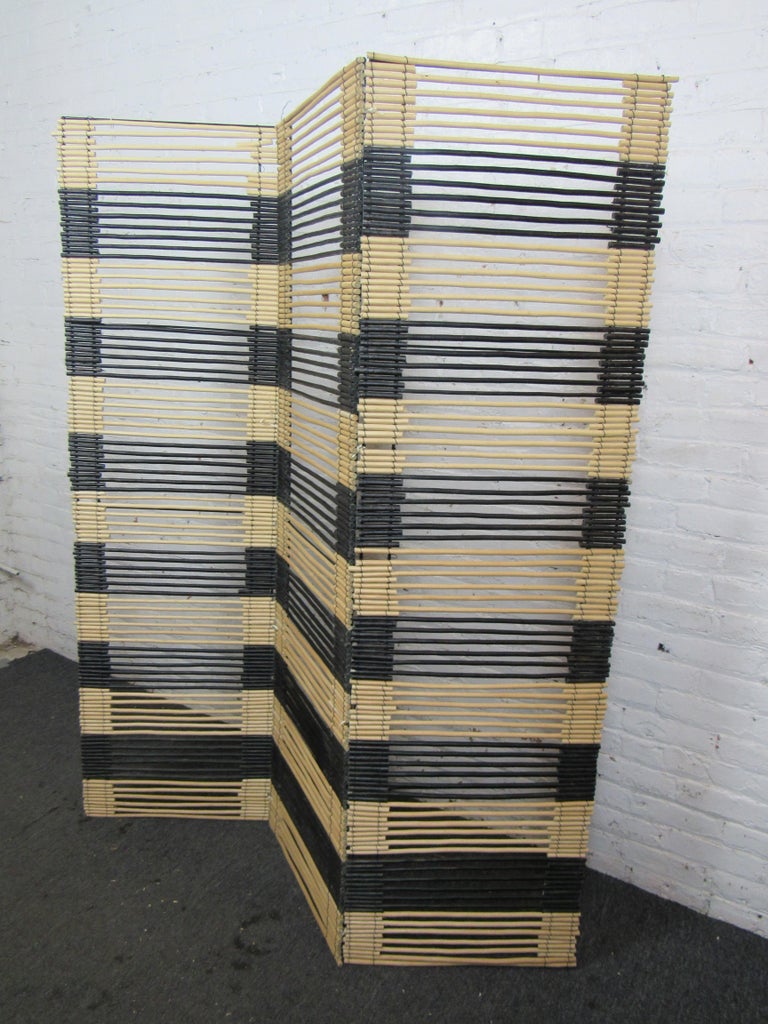 Unique black and white room divider. Great accent piece or changing screen.
Location: Brooklyn NY.