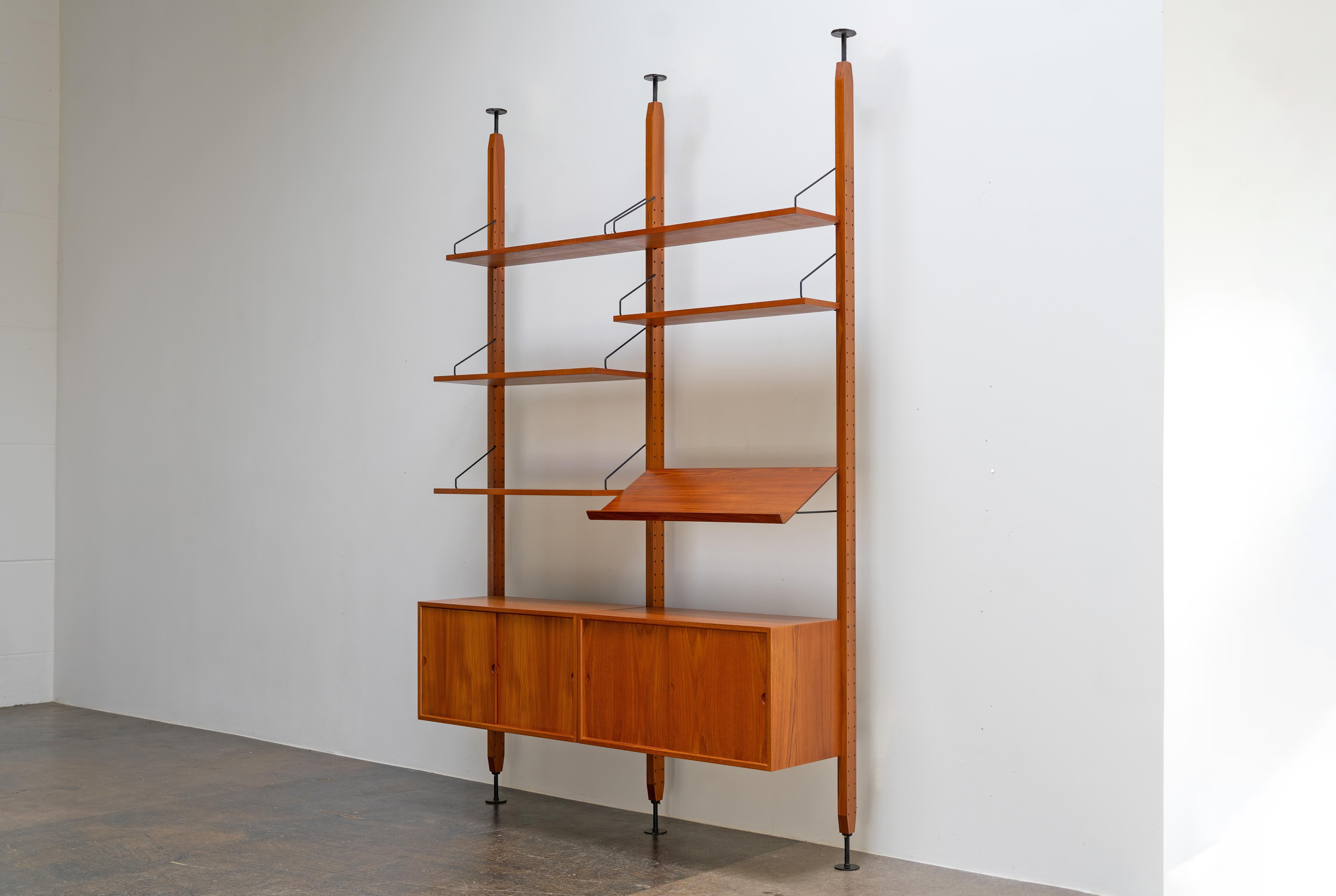 Room-Divider Shelf by Poul Cadovius
Royal System, 1960s

Rare vintage teak shelving unit by Poul Cadovius, 1960s. This freestanding unit is tension-mounted between floor and ceiling, making it both functional and striking. Perfect as a room divider,