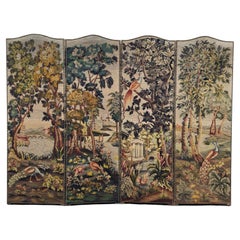 Séparation de pièce avec tapisserie d'Aubusson présentant des oiseaux et des motifs floraux