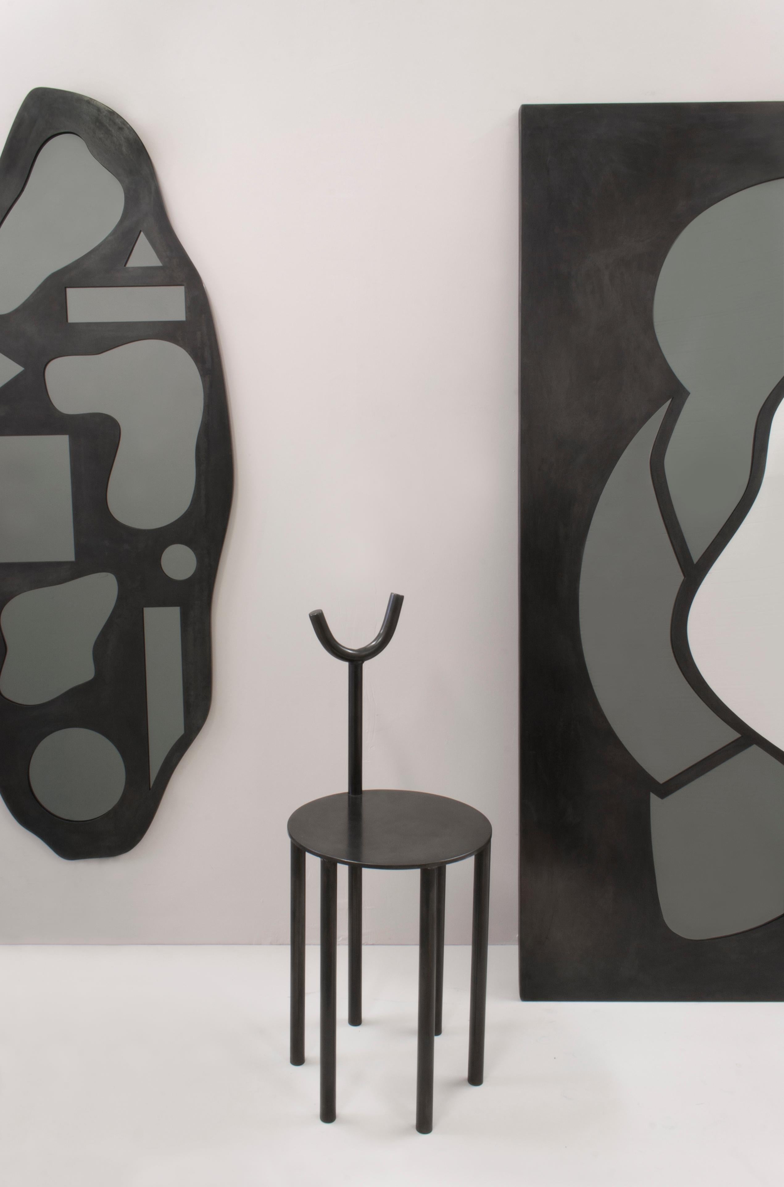 Moderne Miroir à poser au sol gris fumé contemporain, Room for Irregularities en vente