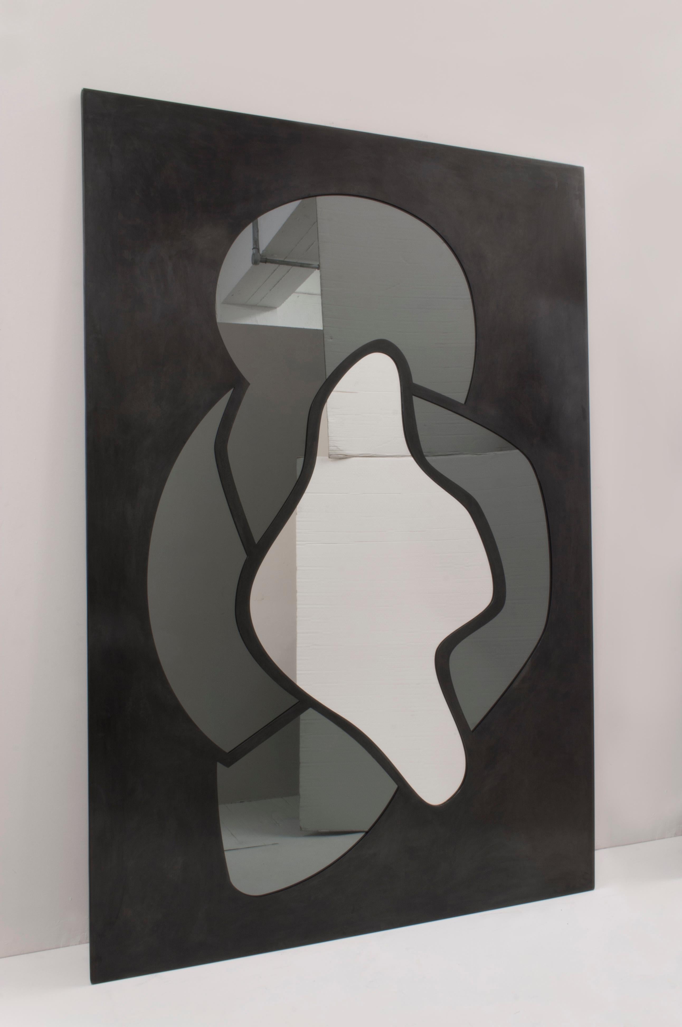 Britannique Miroir à poser au sol gris fumé contemporain, Room for Irregularities en vente