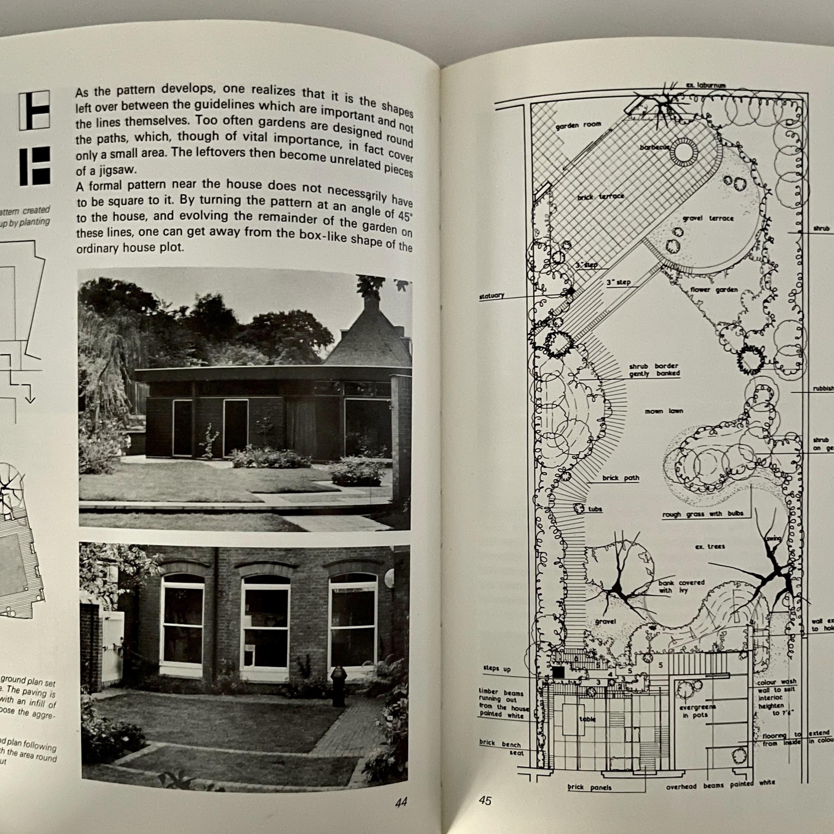 Première édition cartonnée avec jaquette, publiée par Thames & Hudson, Londres, 1969. Texte en anglais.

Largement illustré et expliqué par des photographies en noir et blanc, des diagrammes et un certain nombre de planches en couleur, cet ouvrage