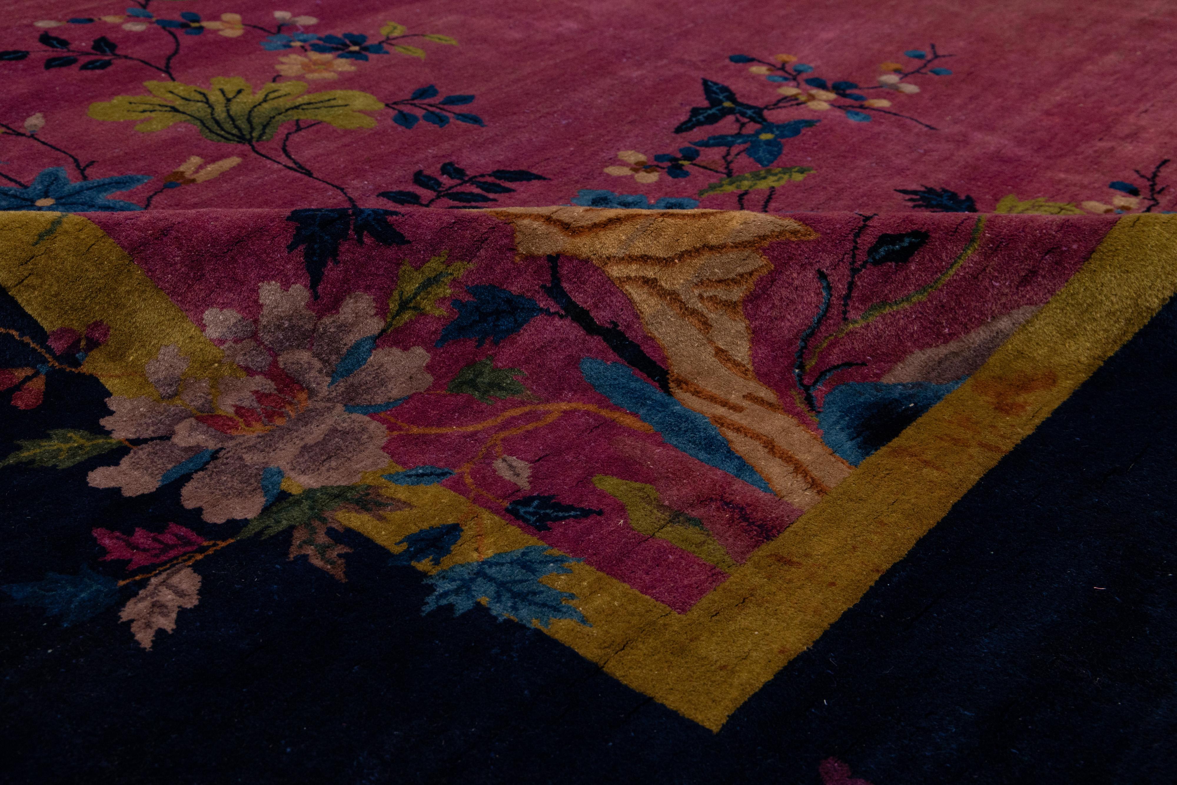 Tapis Art Déco chinois ancien en laine fait à la main en couleur bourgogne en vente 2