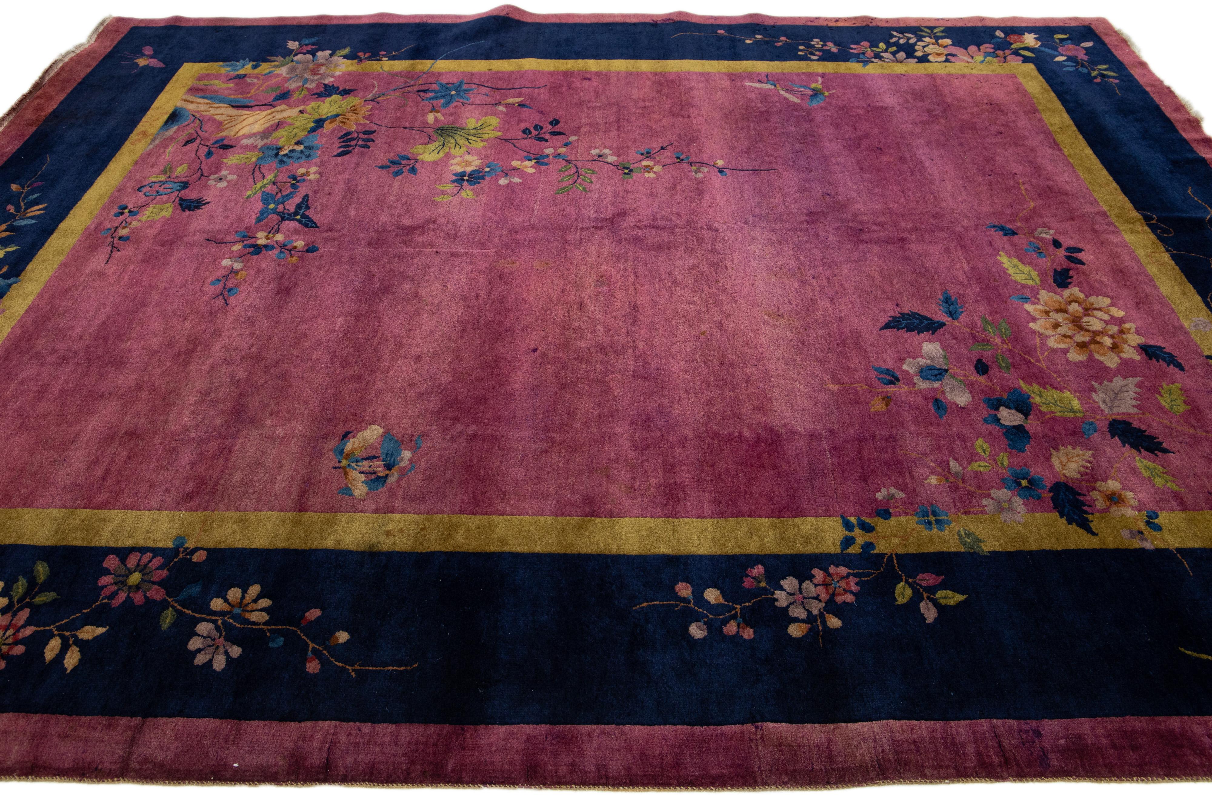 Laine Tapis Art Déco chinois ancien en laine fait à la main en couleur bourgogne en vente