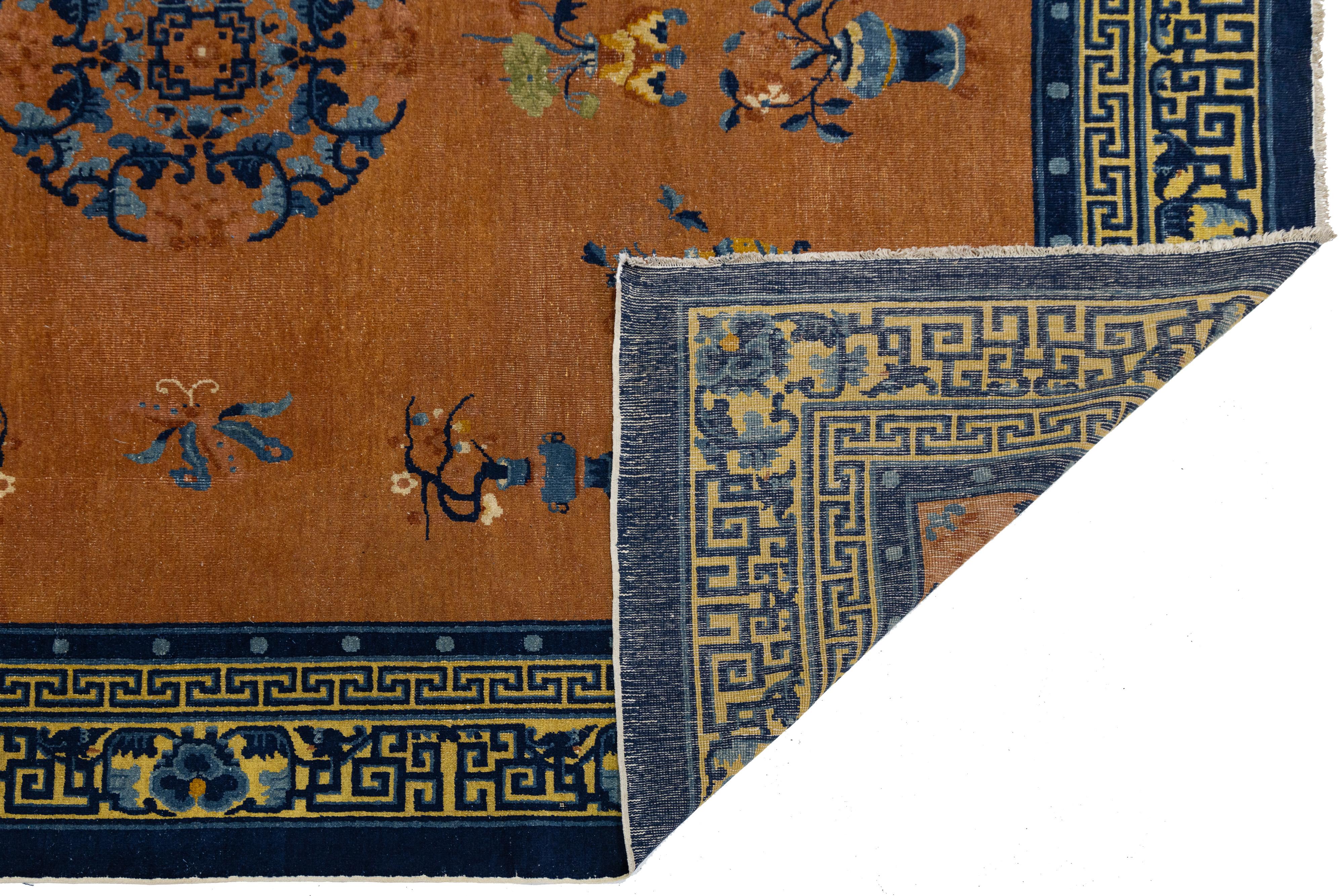 Art déco Room Size Antique Chinese Wool Rug In warm Brown With Mythical Motifs (Tapis chinois ancien en laine avec des motifs mythiques) en vente