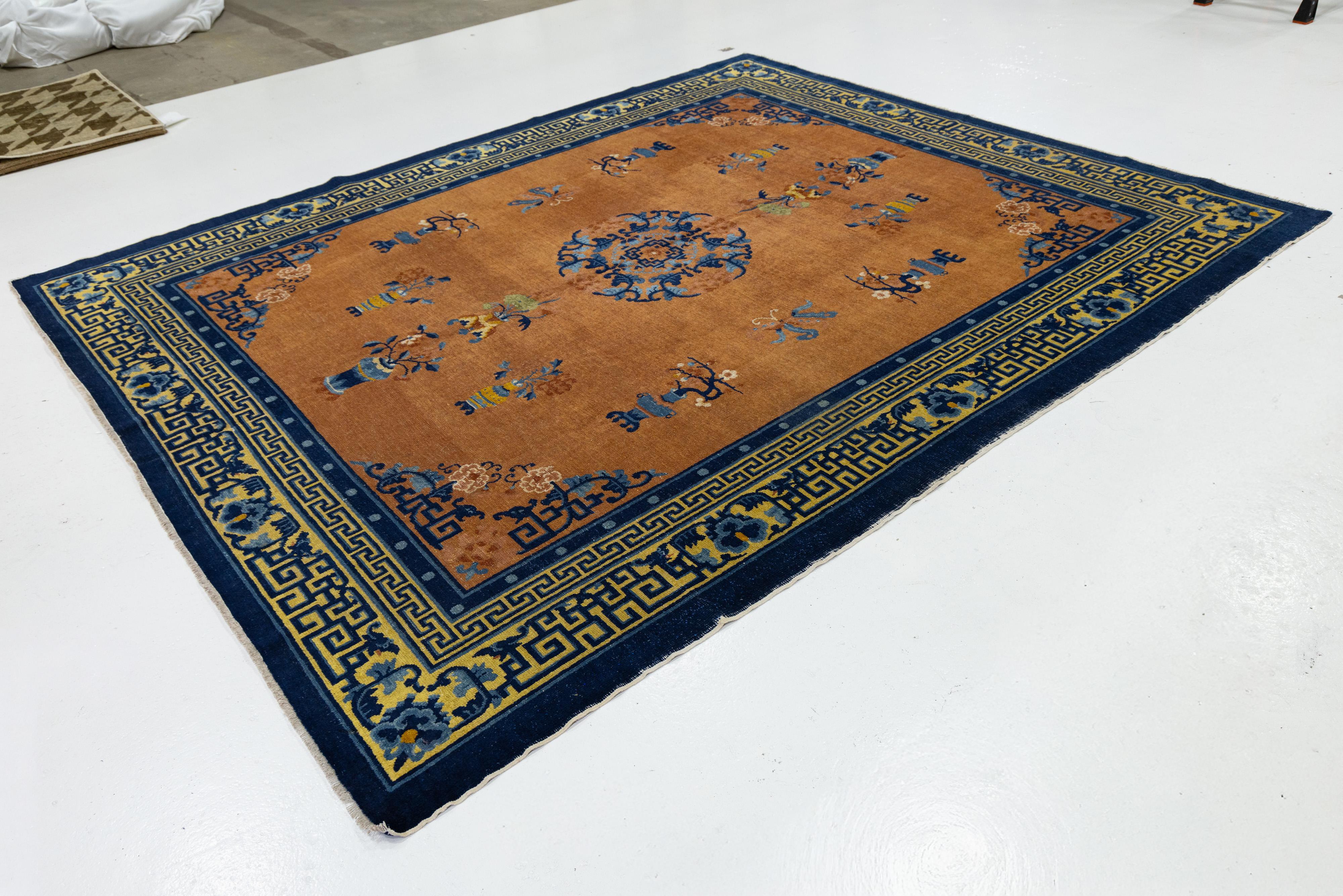 Noué à la main Room Size Antique Chinese Wool Rug In warm Brown With Mythical Motifs (Tapis chinois ancien en laine avec des motifs mythiques) en vente
