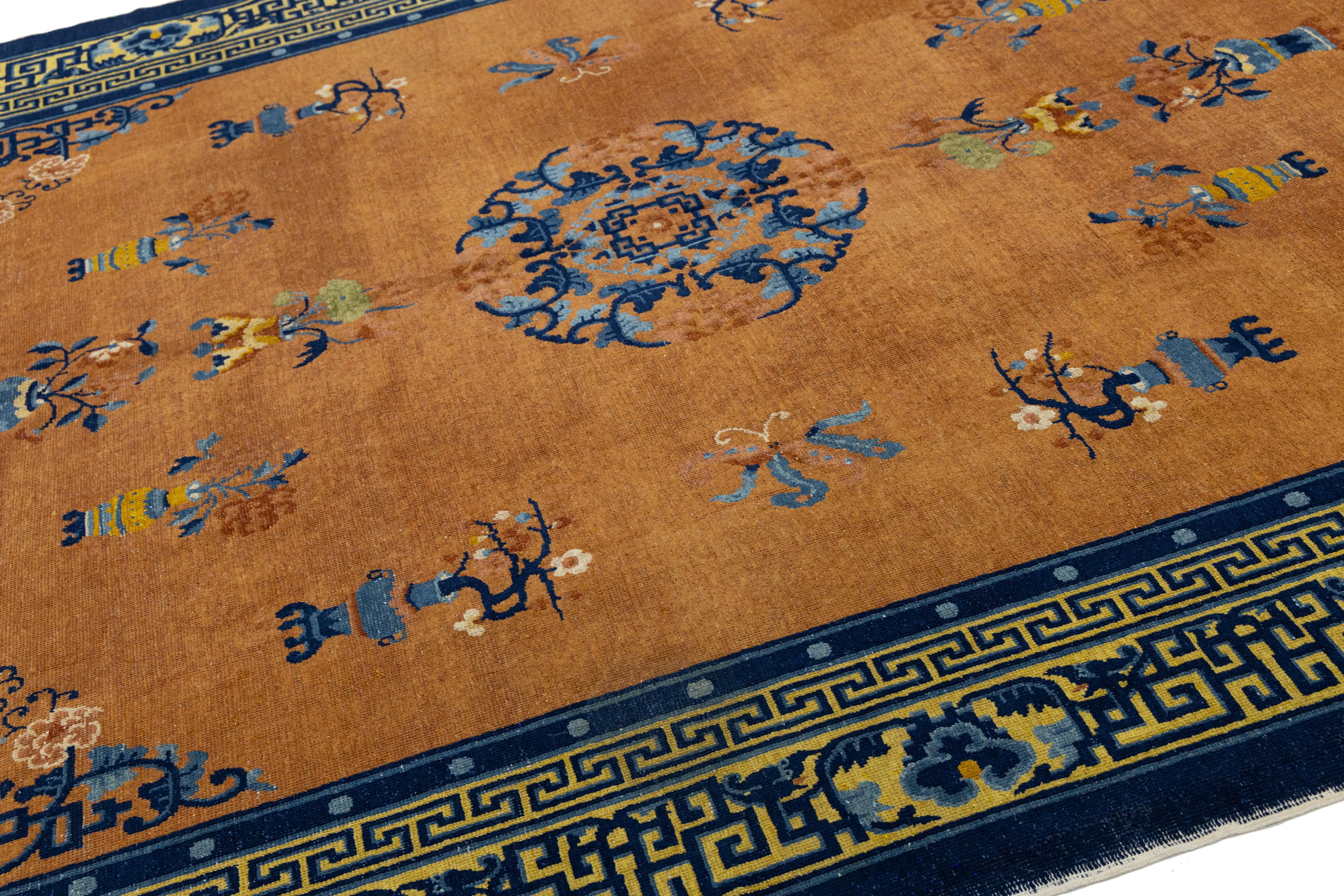 Room Size Antique Chinese Wool Rug In warm Brown With Mythical Motifs (Tapis chinois ancien en laine avec des motifs mythiques) Excellent état - En vente à Norwalk, CT