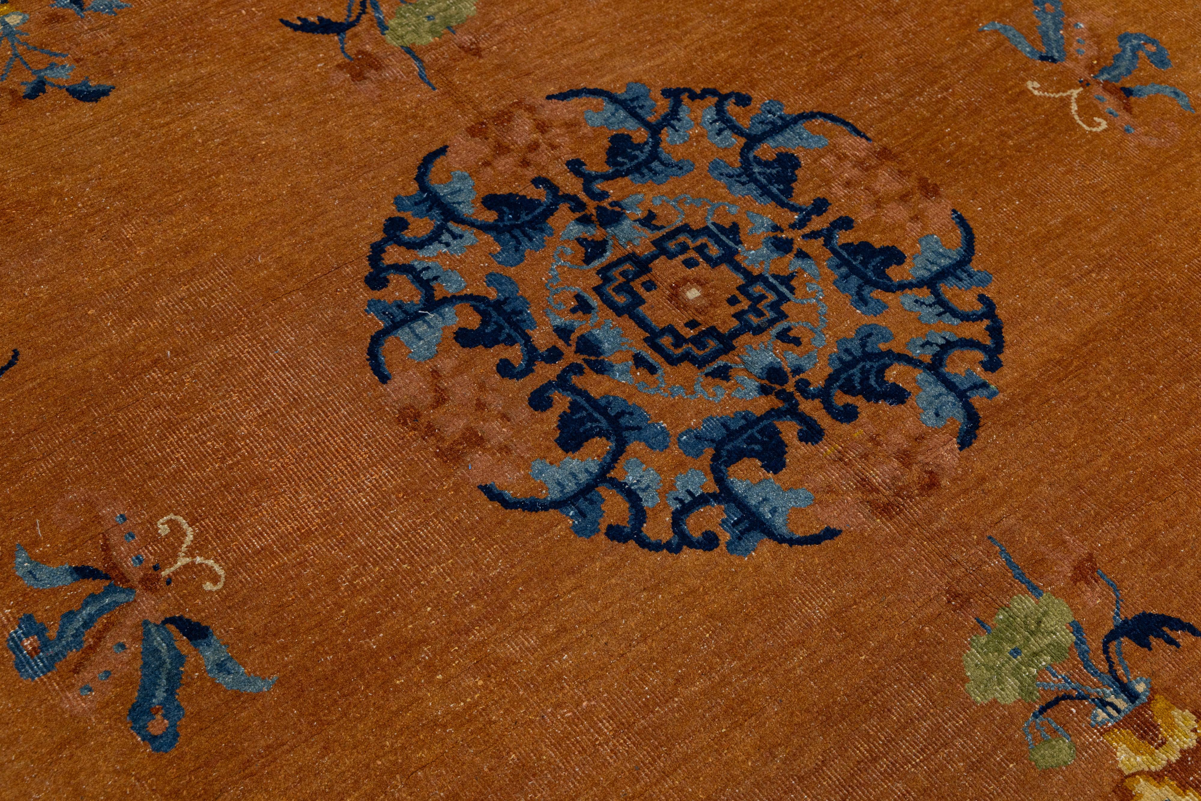 Room Size Antique Chinese Wool Rug In warm Brown With Mythical Motifs (Tapis chinois ancien en laine avec des motifs mythiques) en vente 1