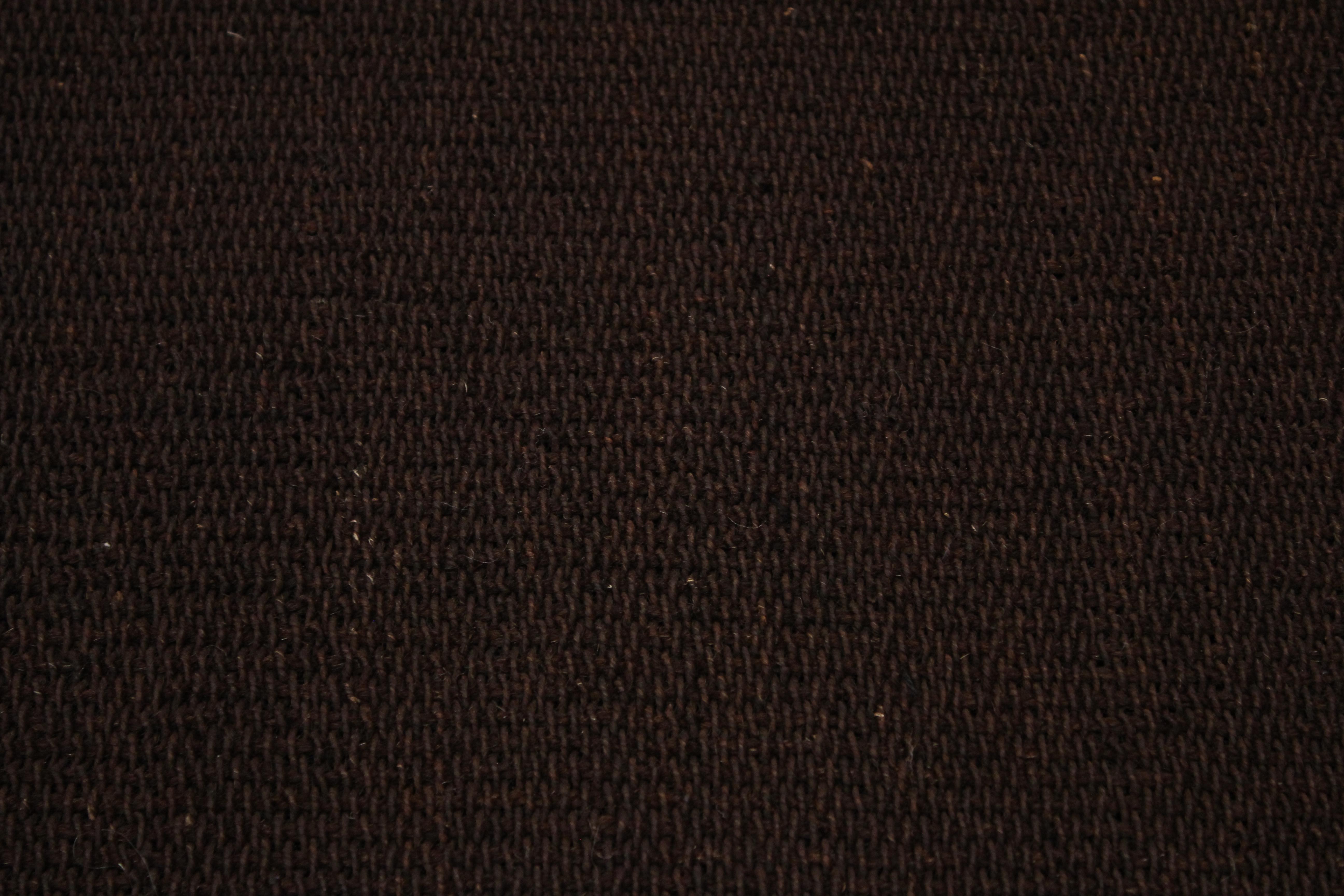 Zimmergröße Antik Minimalistisch Offenes Feld Monochrome Mocha Brown Kilim Teppich   im Zustand „Hervorragend“ im Angebot in Milan, IT