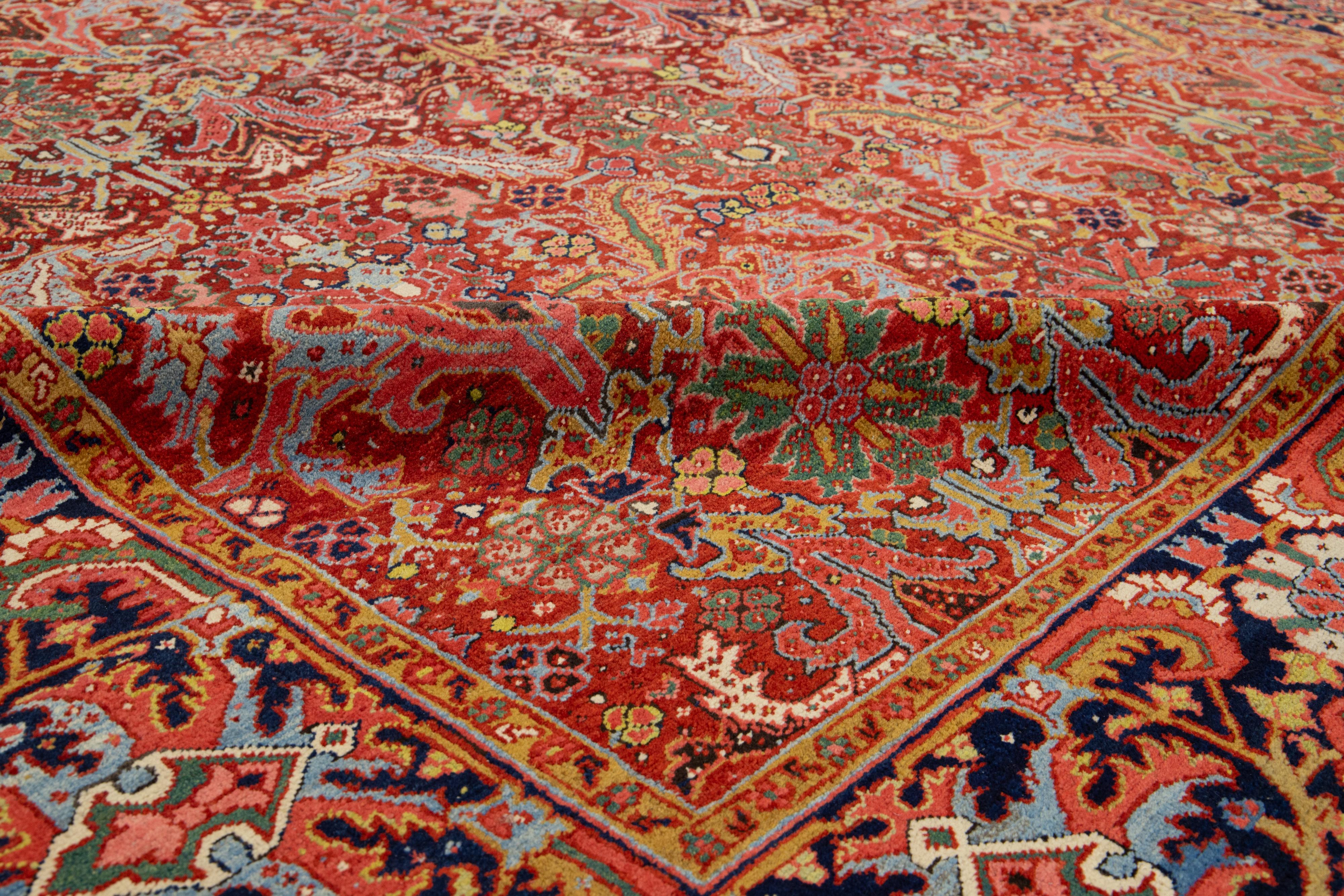 Antiker persischer Heriz-roter Wollteppich in Zimmergröße mit Allover-Design im Angebot 2