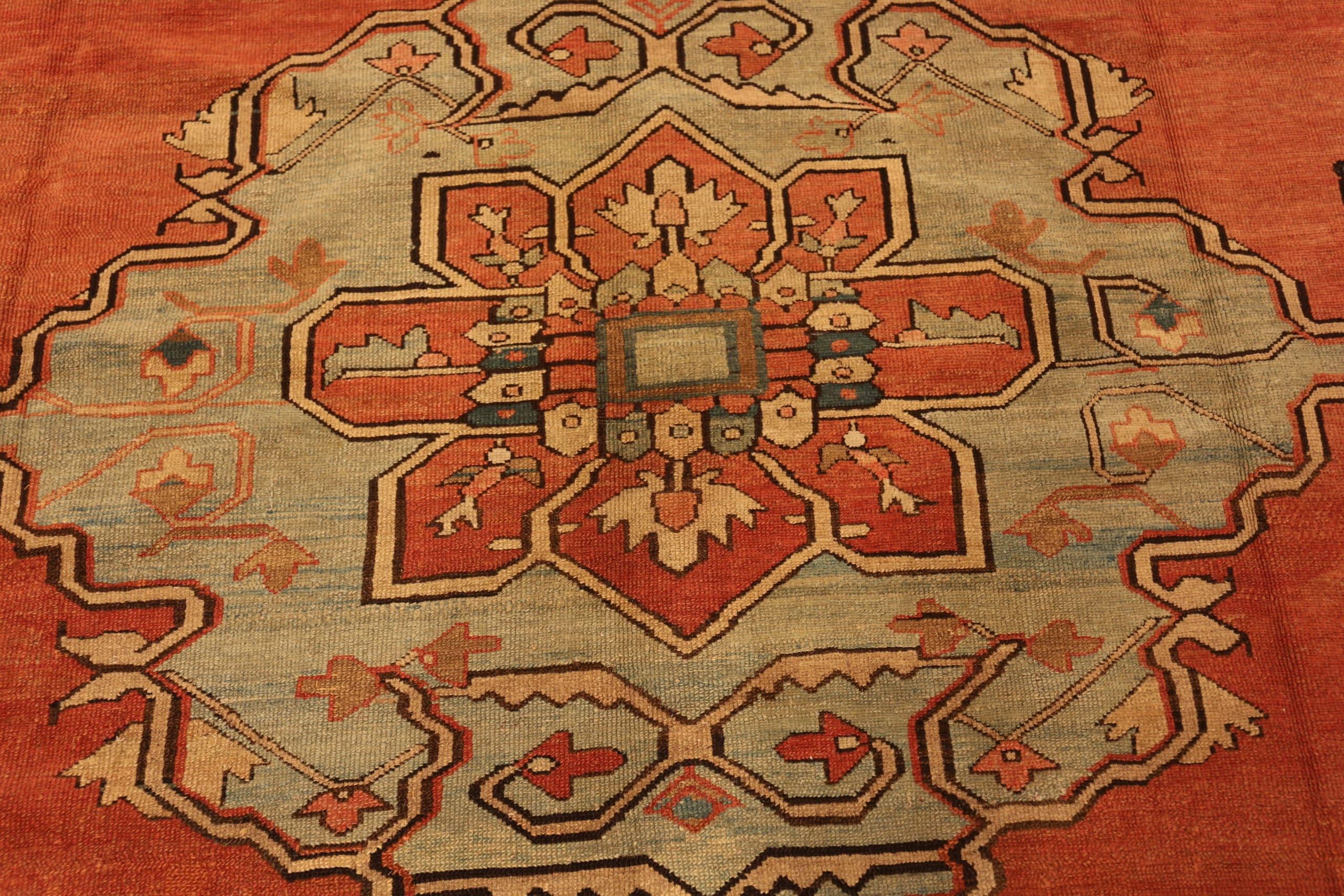 Antiker persischer Serapi-Teppich. Größe: 10 ft 7 in x 12 ft 2 in (Persisch) im Angebot
